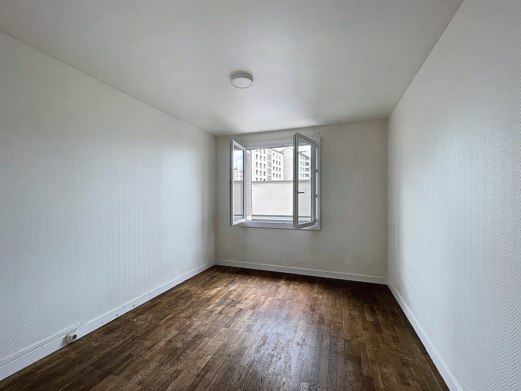 T4- 73,50M2- RUE GREUZE-PARKING COLLECTIF Villeurbanne 69100