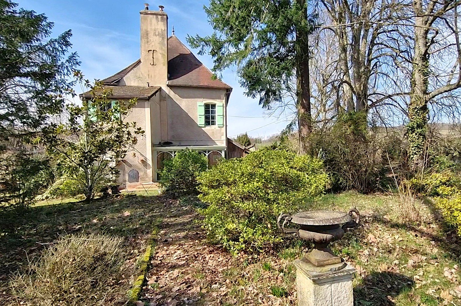 Proche de Buxy : maison de caractère avec parc. Buxy 71390