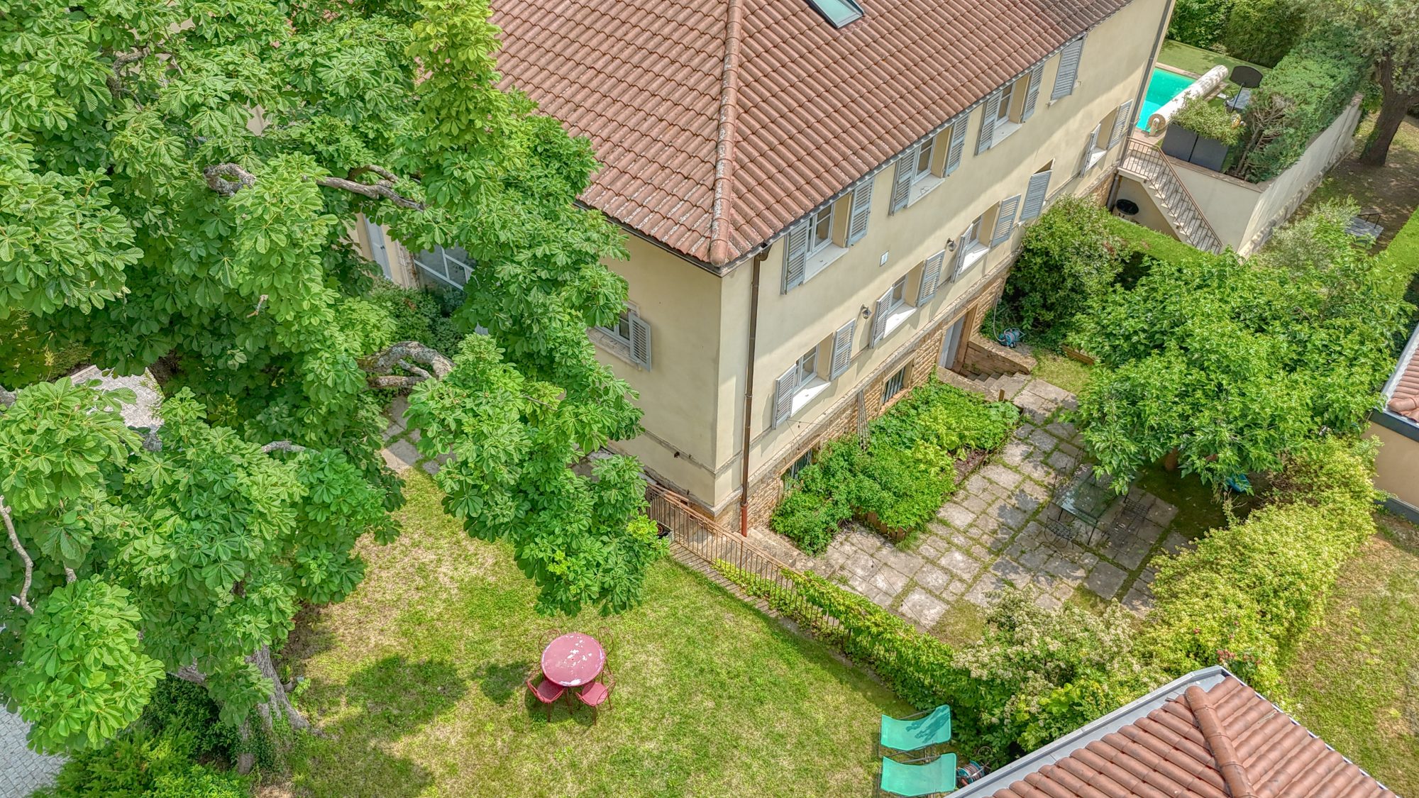Maison dans ancien cuvage avec jardin