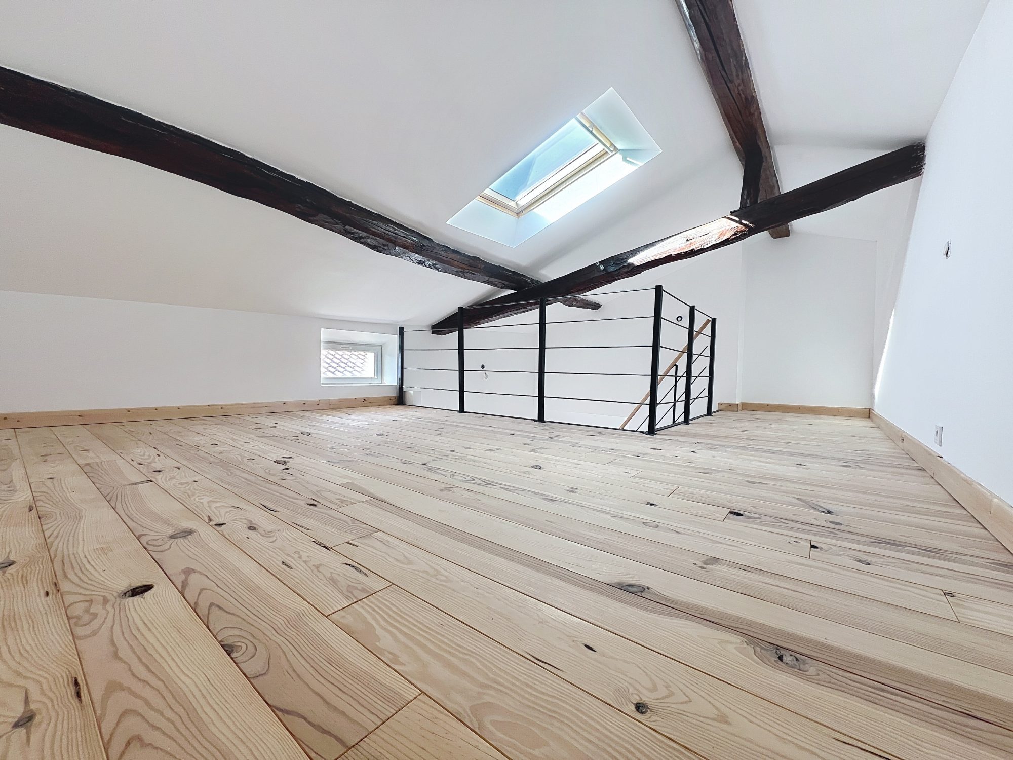 Maison de village pleine de charme lumineuse et refaite à neuf Saint-Forgeux 69490