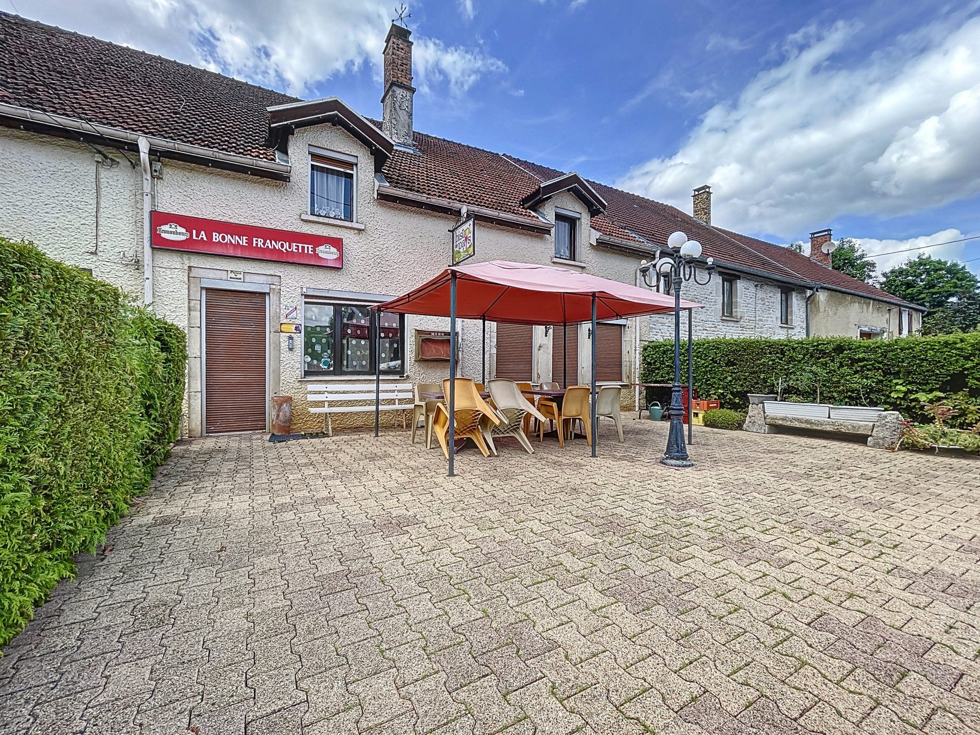 Maison - 7 pièces - 257 m² - Esnouveaux (52340)