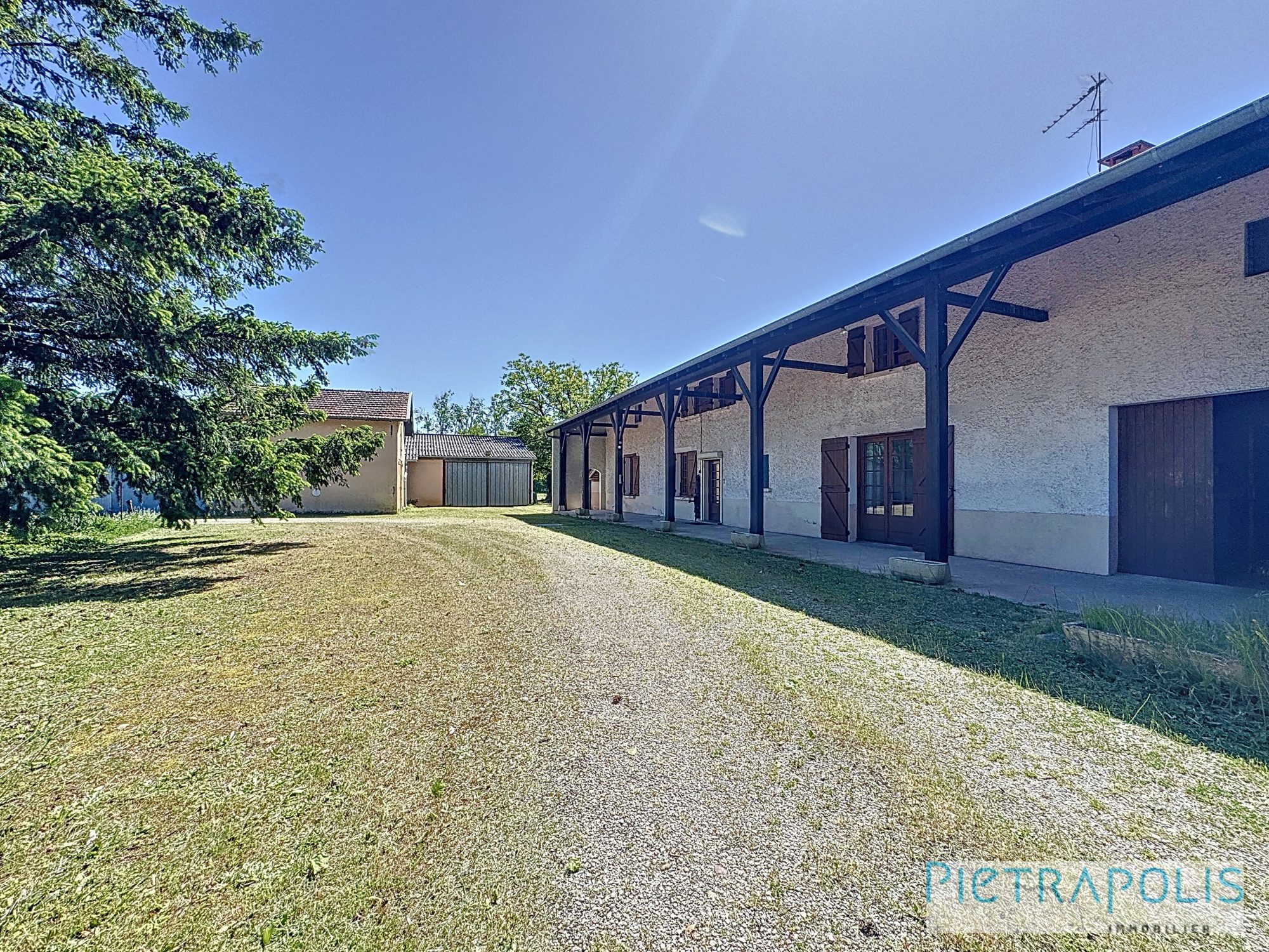 Fermette avec dépendances et hangar proche Villars-les-dombes Bouligneux 01330