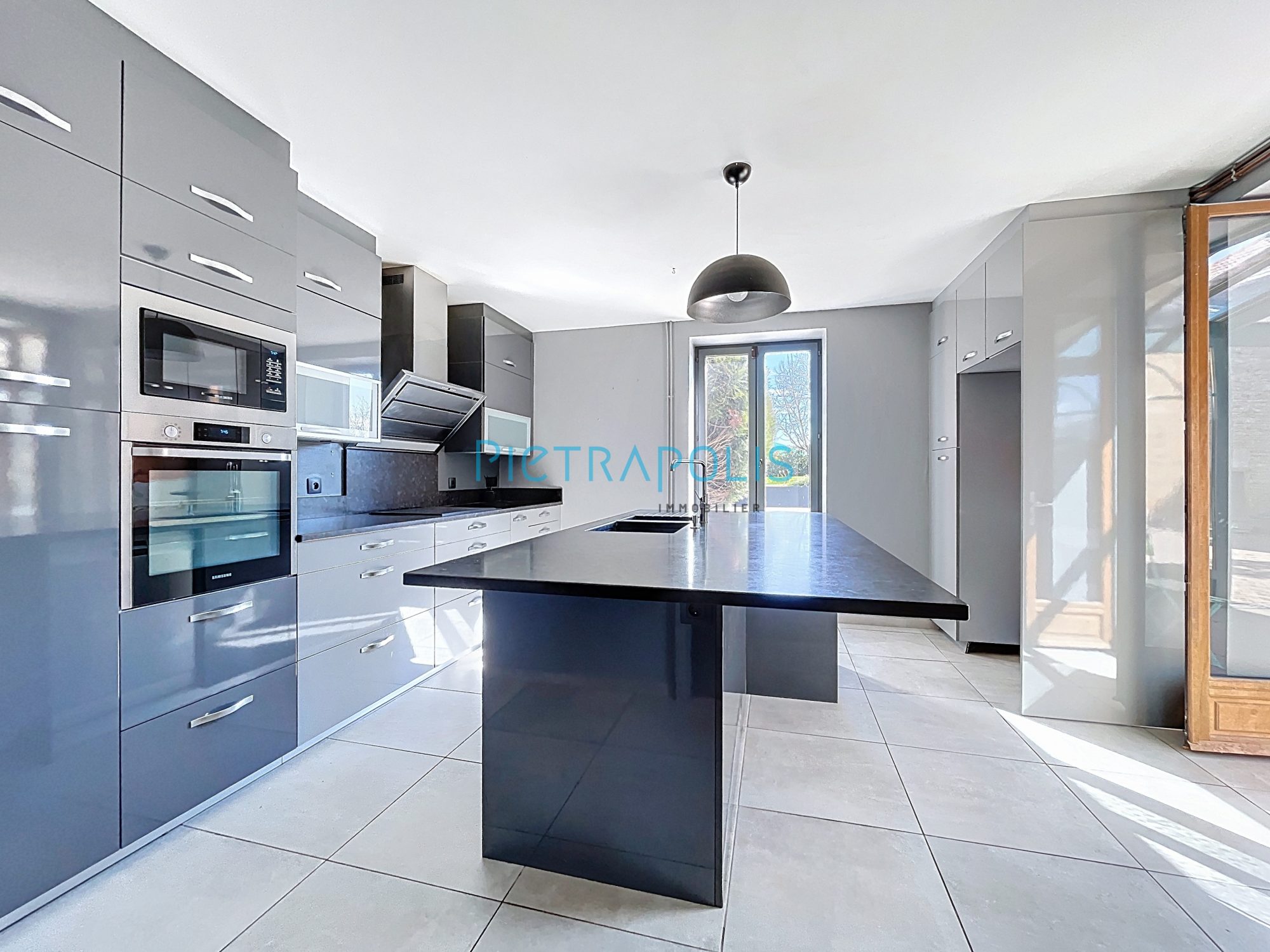 Propriété d'exception en pierres dorées - 9 pièces -280 m² hab - Terrain 1598 m² Marcy 69480