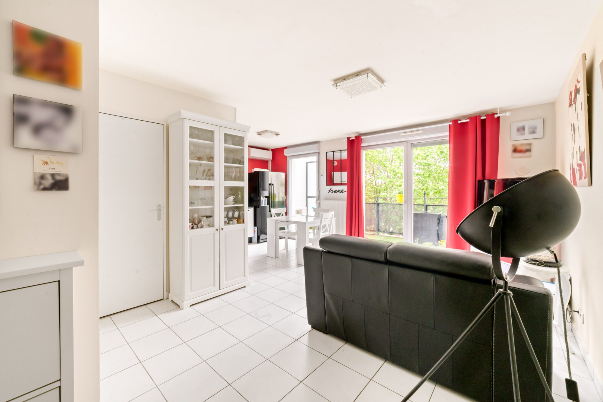 APPARTEMENT LUMINEUX A PROXIMITE IMMEDIATE DES GRATTE CIEL