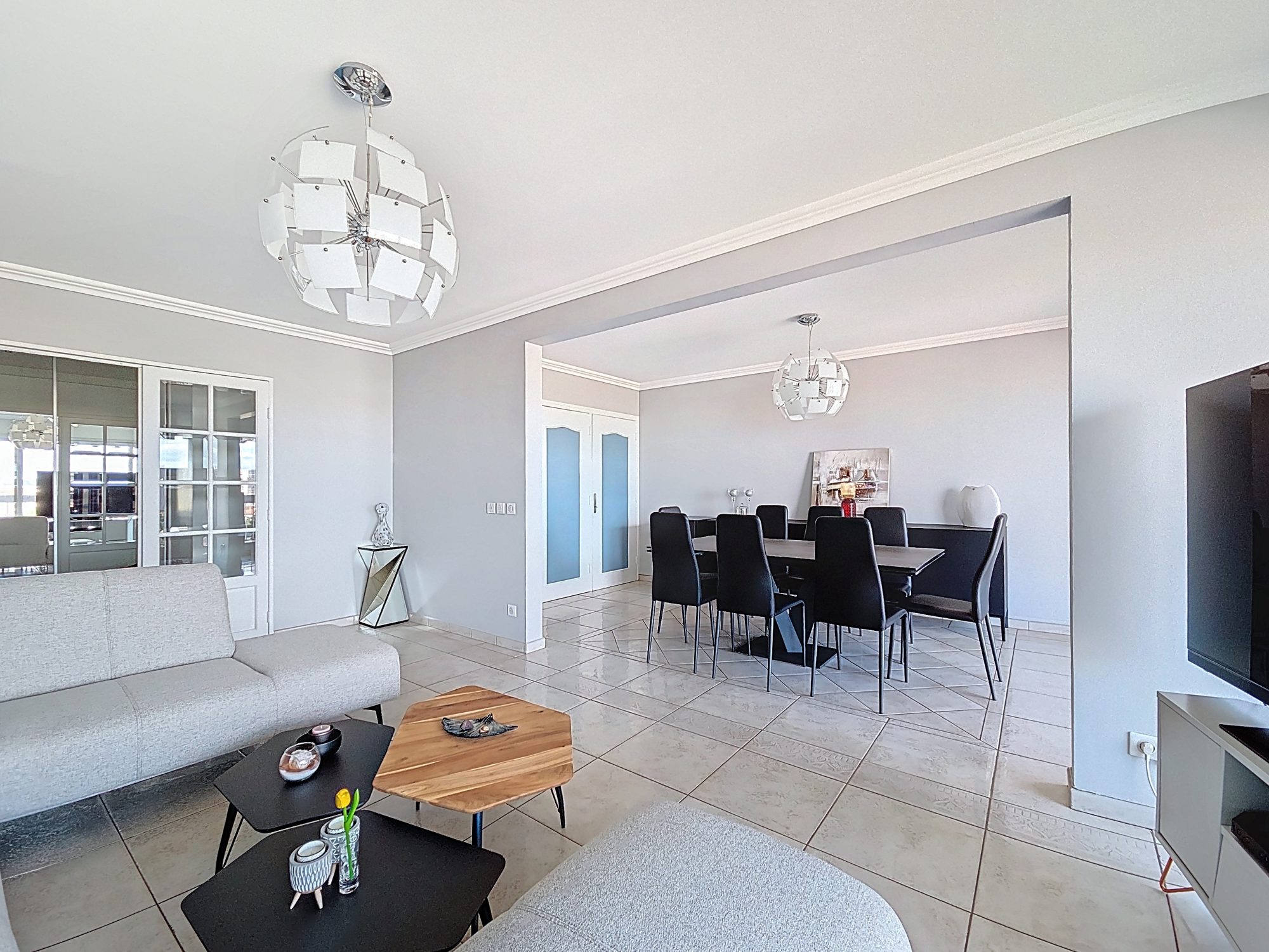 96 M2 AU DERNIER ETAGE EN EXCELLENT ETAT Lyon 69008