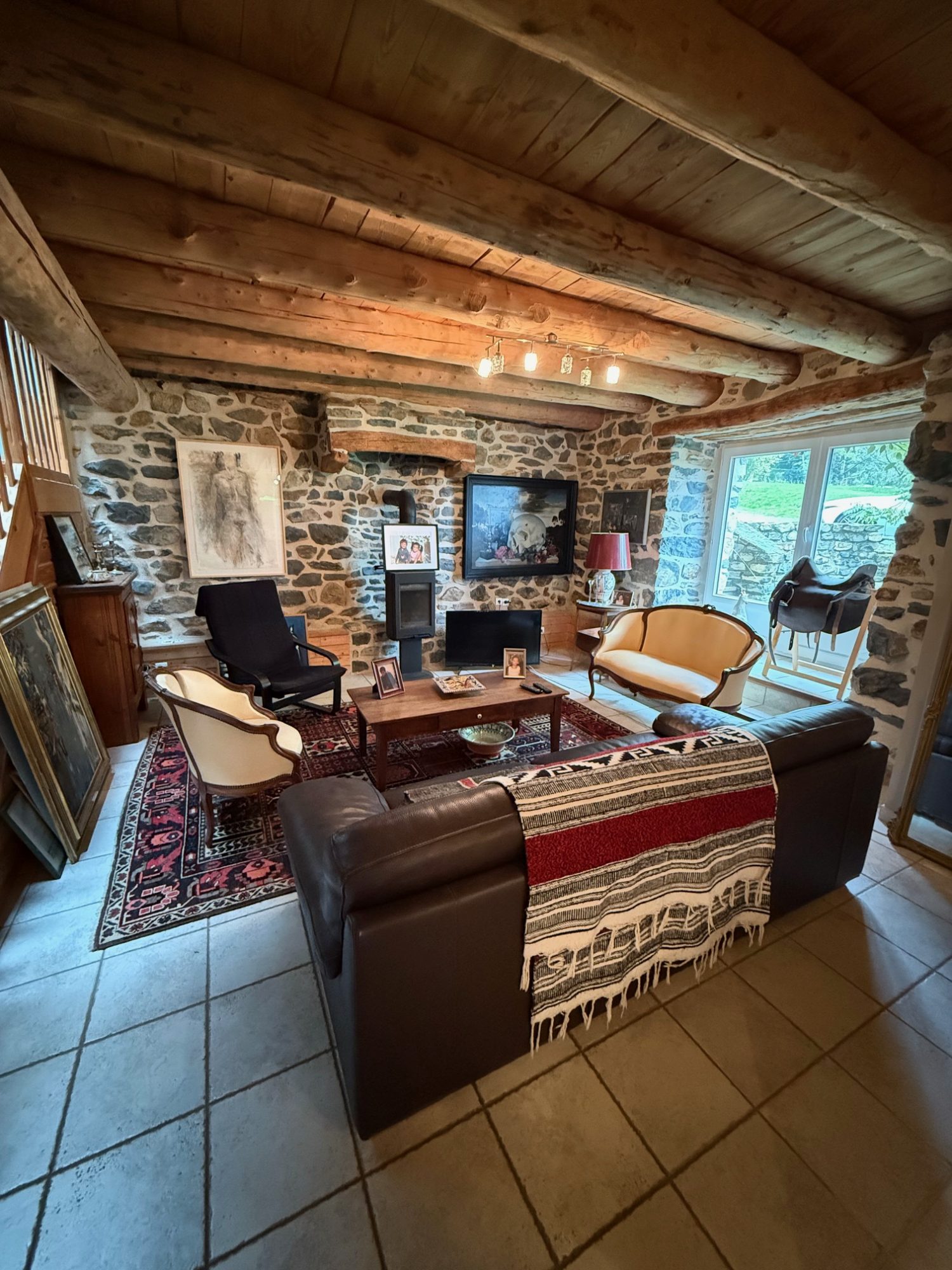 SEULEMENT CHEZ GTI ! Magnifique maison en pierres ! Saint-hostien 43260