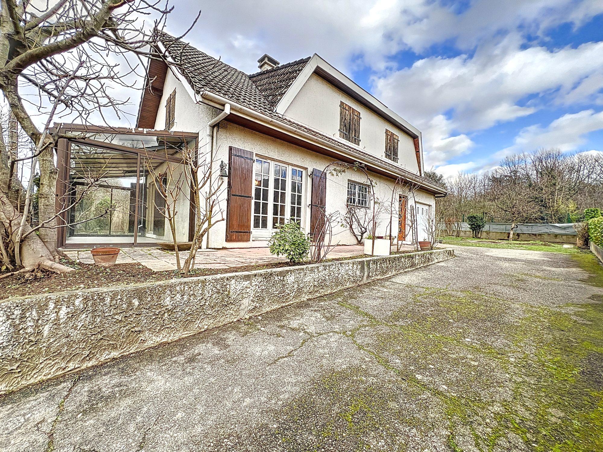 Maison individuelle à rénover sur une parcelle de 621m2 au calme