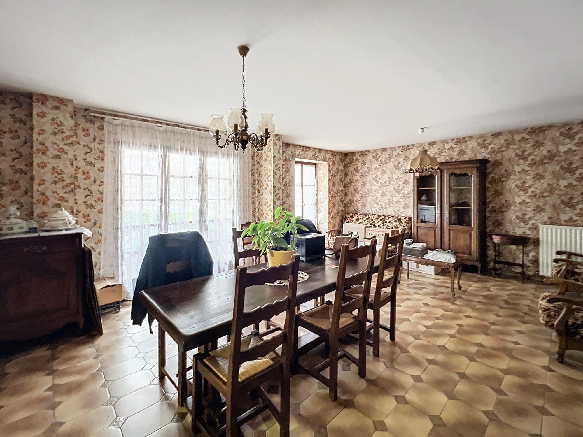 Centre ville maison à renover avec terrain et grandes dépendance