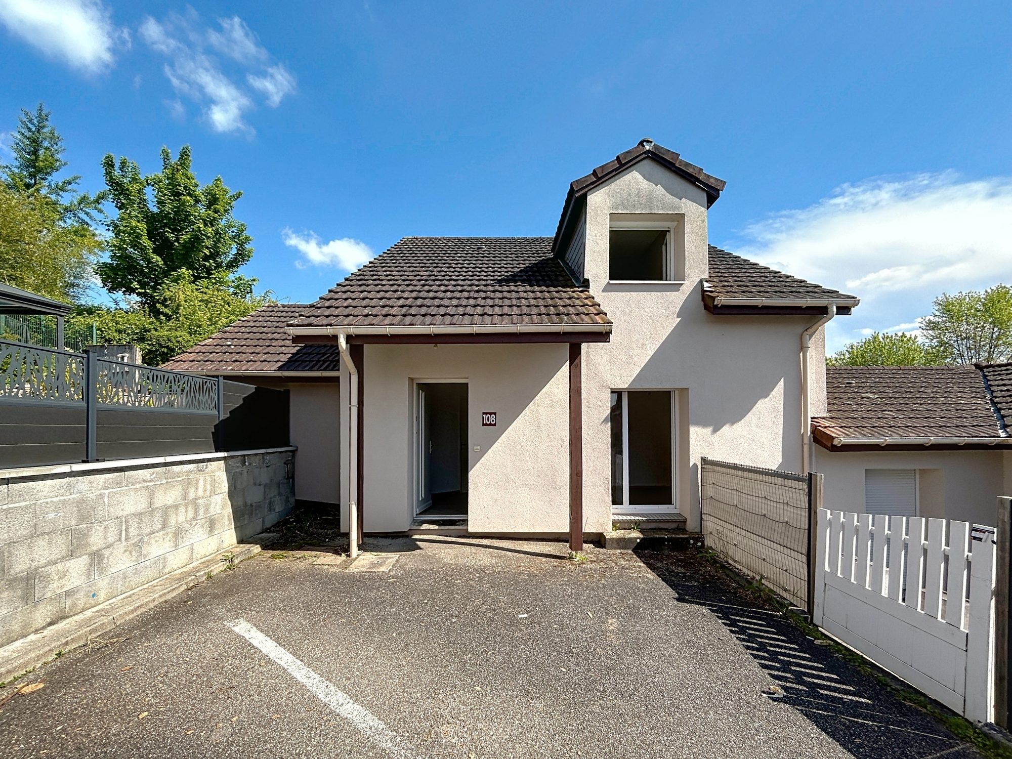 A VENDRE l'ISLE D'ABEAU (38080) - MAISON T4 de 100 m2 - Terrain  270 m2