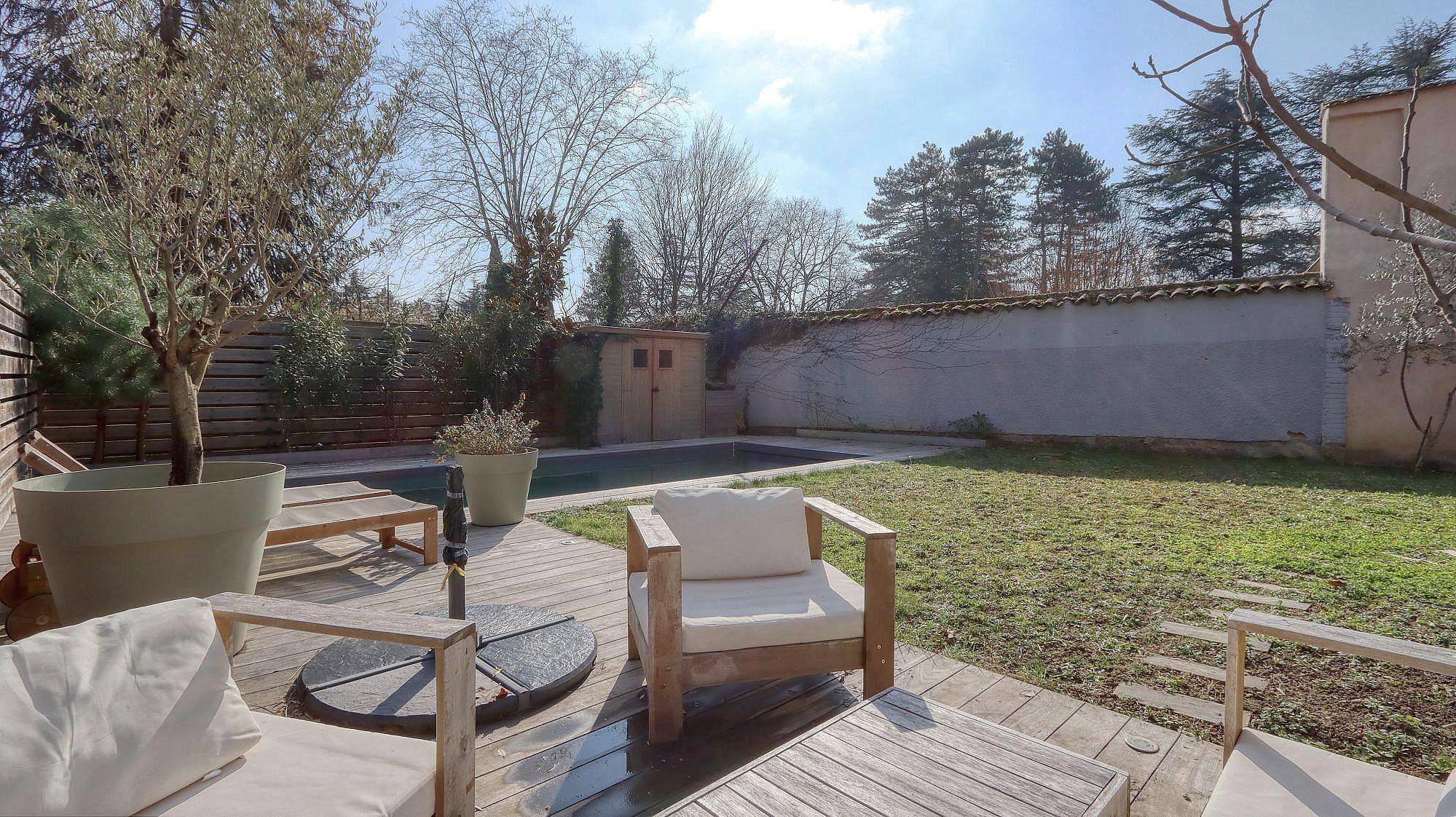 Au coeur du centre d'Écully - Charmante maison avec piscine