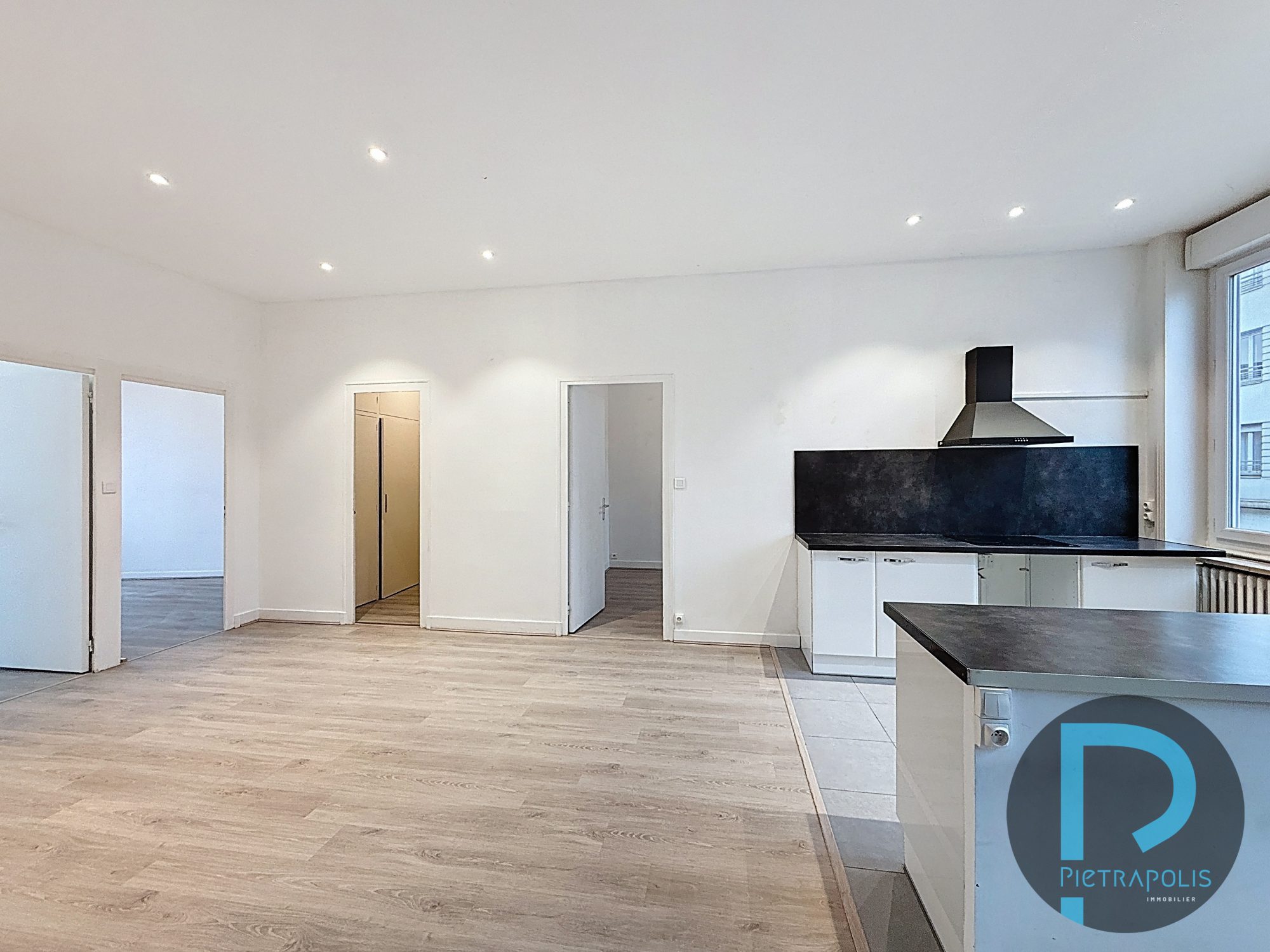 Appartement de 92m² - 3 chambres - Plein centre ville proche gare Villefranche S/S - 1 er étage sans ascenseur Villefranche-sur-Saône 69400