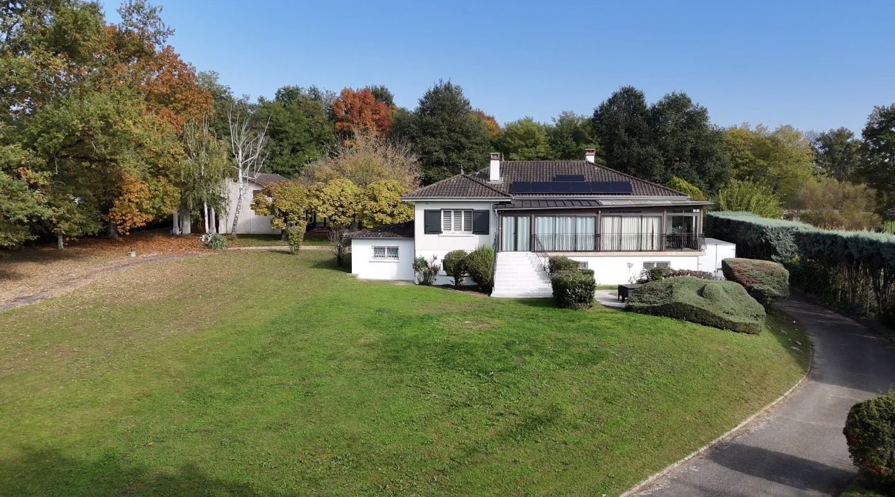 Maison - 8 pièces - 250 m² - Montmerle-sur-Saône (01090)