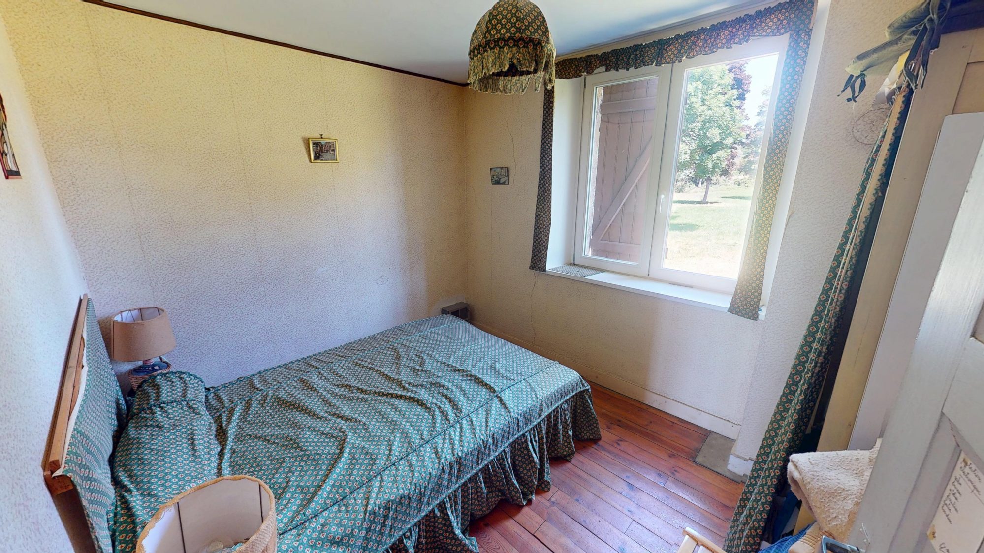 Ferme à rénover sur 1 hectares 5 de terrain constructible Usson-en-Forez 42550