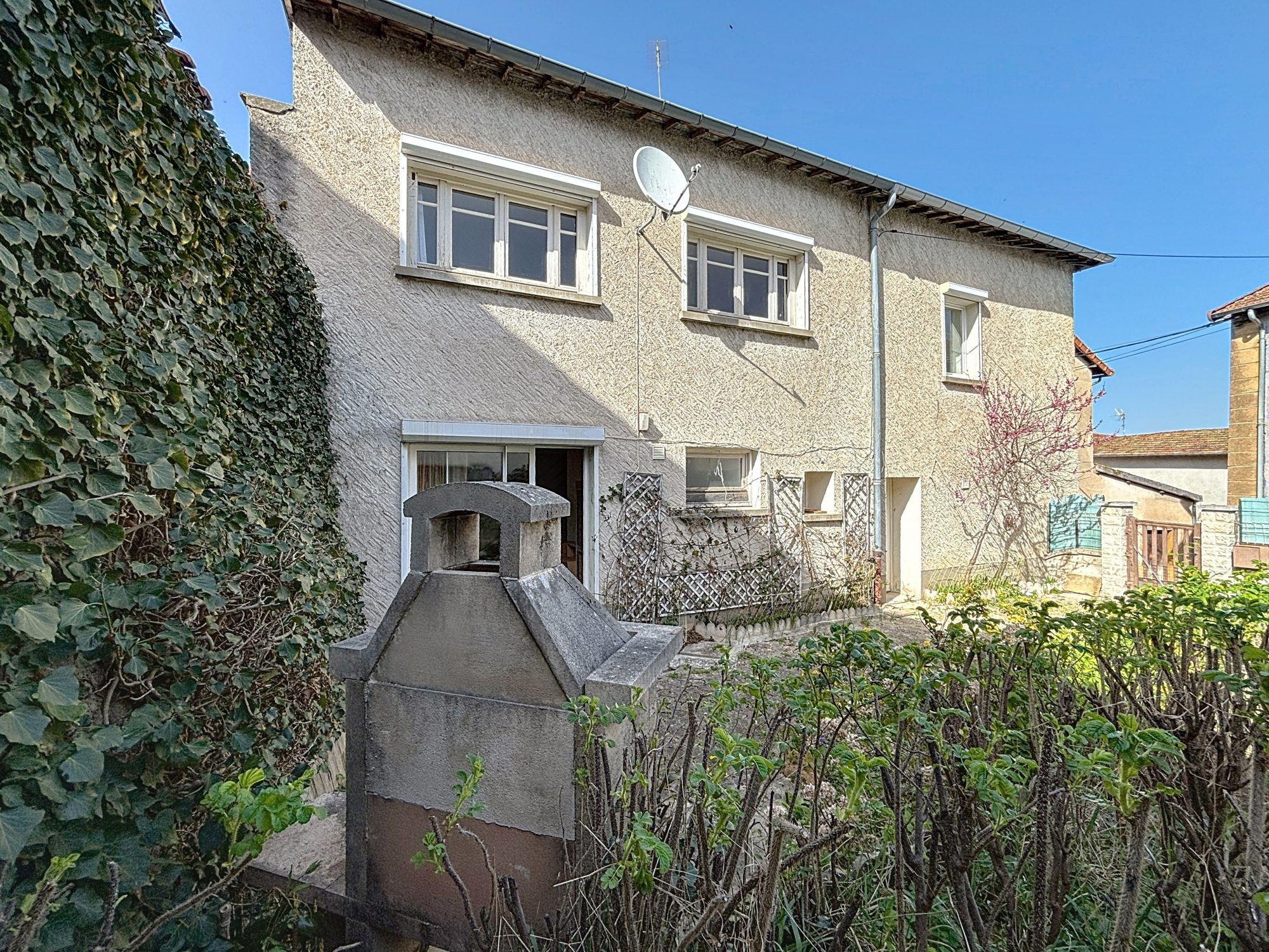 Spacieuse maison de village avec jardin Roanne 42300