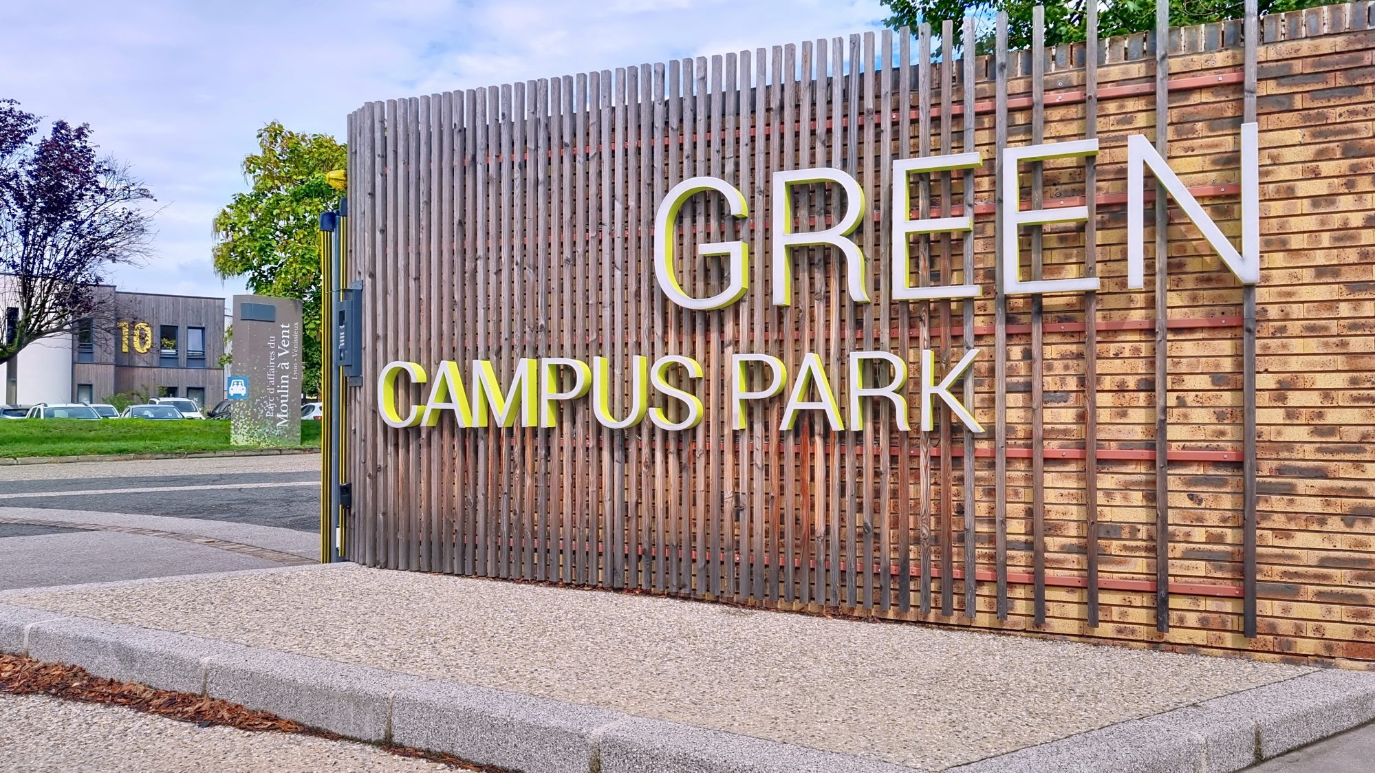 Local professionnel 399m² - Vénissieux Vénissieux 69200