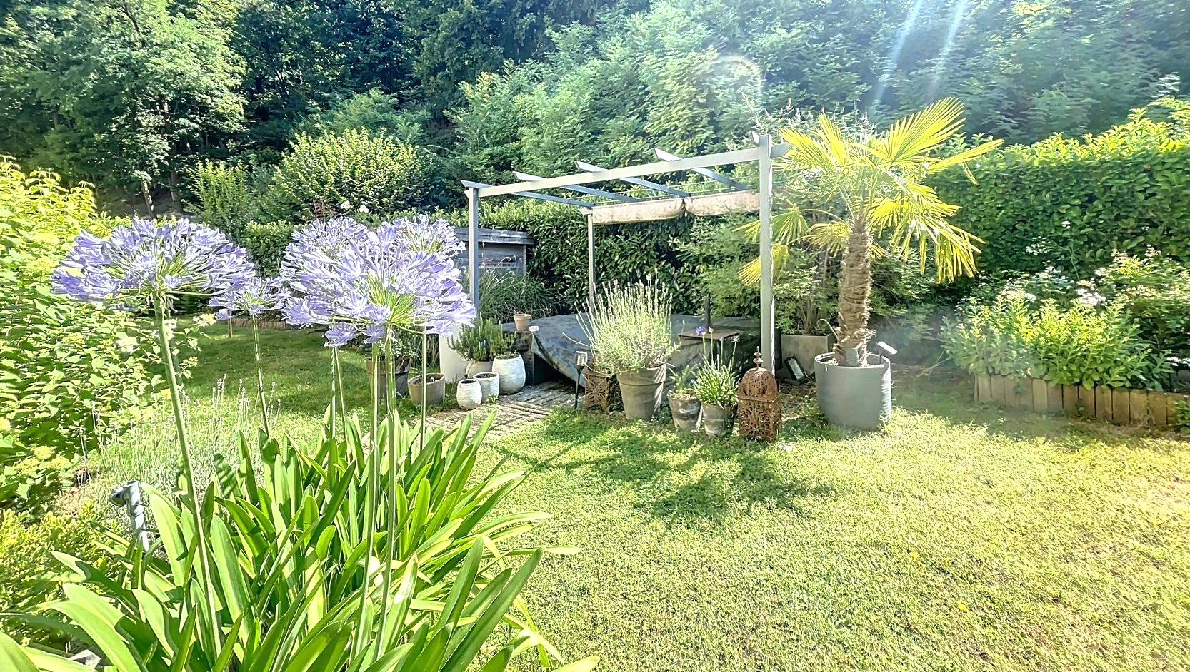 REZ DE JARDIN - T5 de plain pied de 116 m² - terrain privé de 400 m² piscinable.
