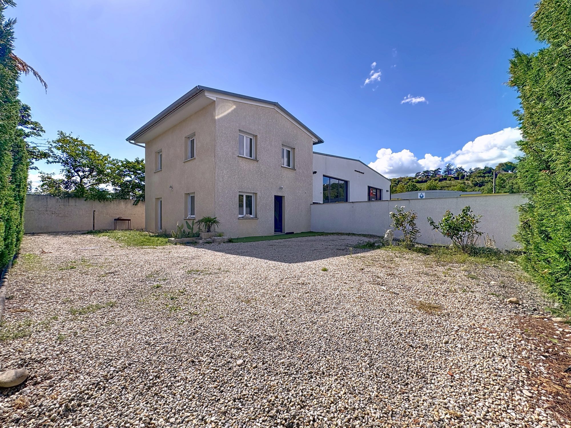 SOUS OFFRE !! Maison rénové en 2020 de 160m2 utile avec 3 chambres