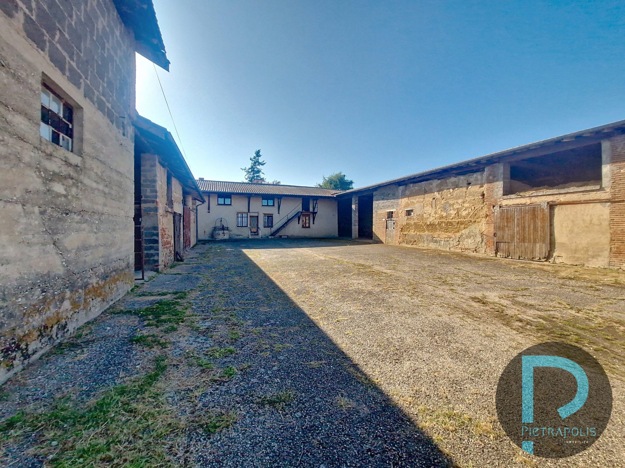 Ancien corps de ferme avec dépendances 4,5 ha 01390 ST MARCEL