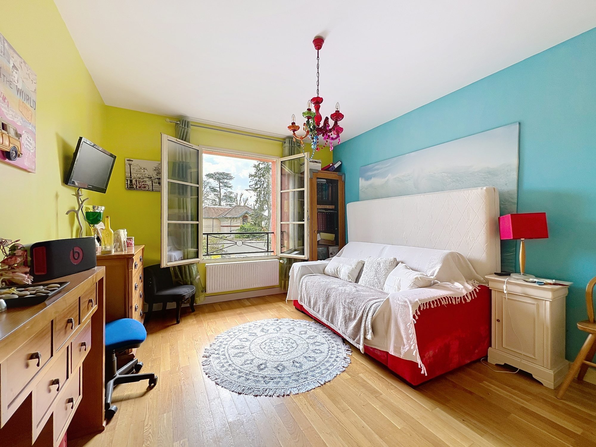 JOLIE MAISON STYLE BASTIDE AU COEUR DU VILLAGE AVEC JARDIN, PISCINE ET POOL HOUSSE Civrieux 01390