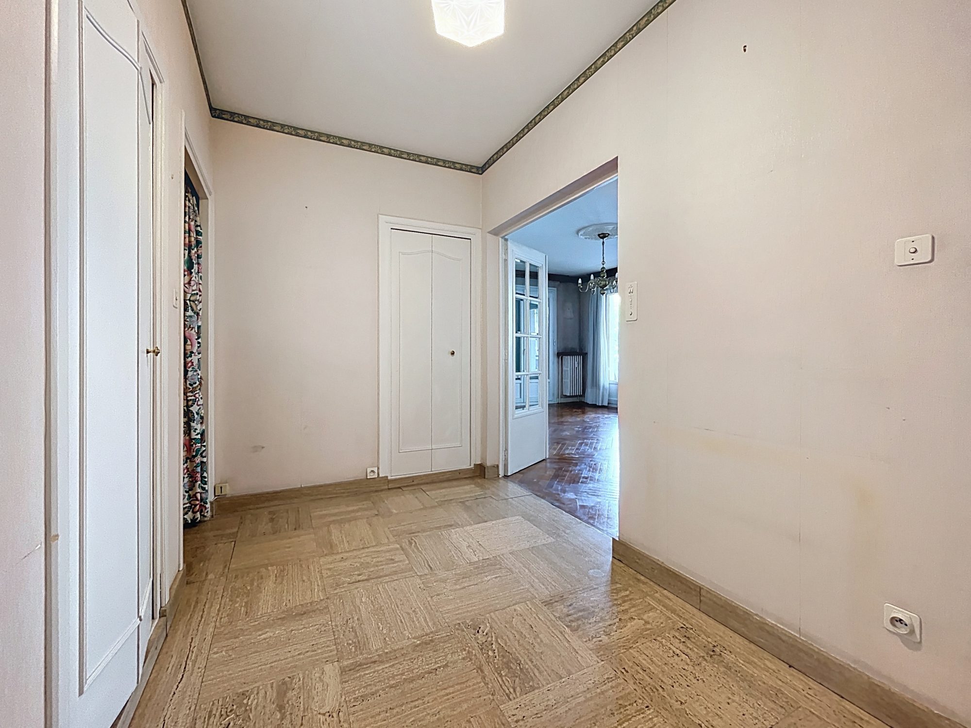 RUE CLAUDE VEYRON - PROCHE PARC BLANDAN Lyon 69007