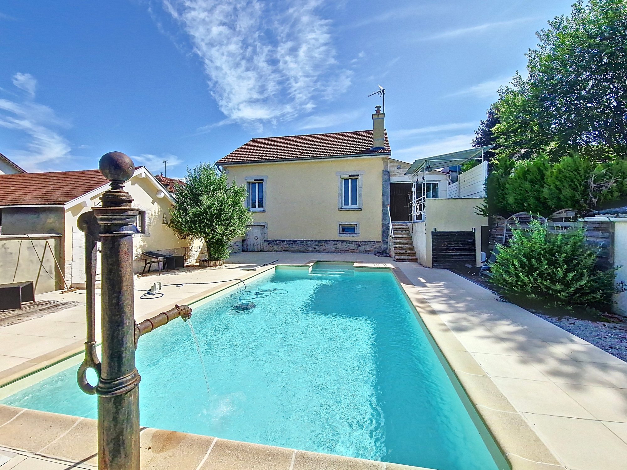 CHALON SUR SAONE : Ensemble immobilier avec piscine