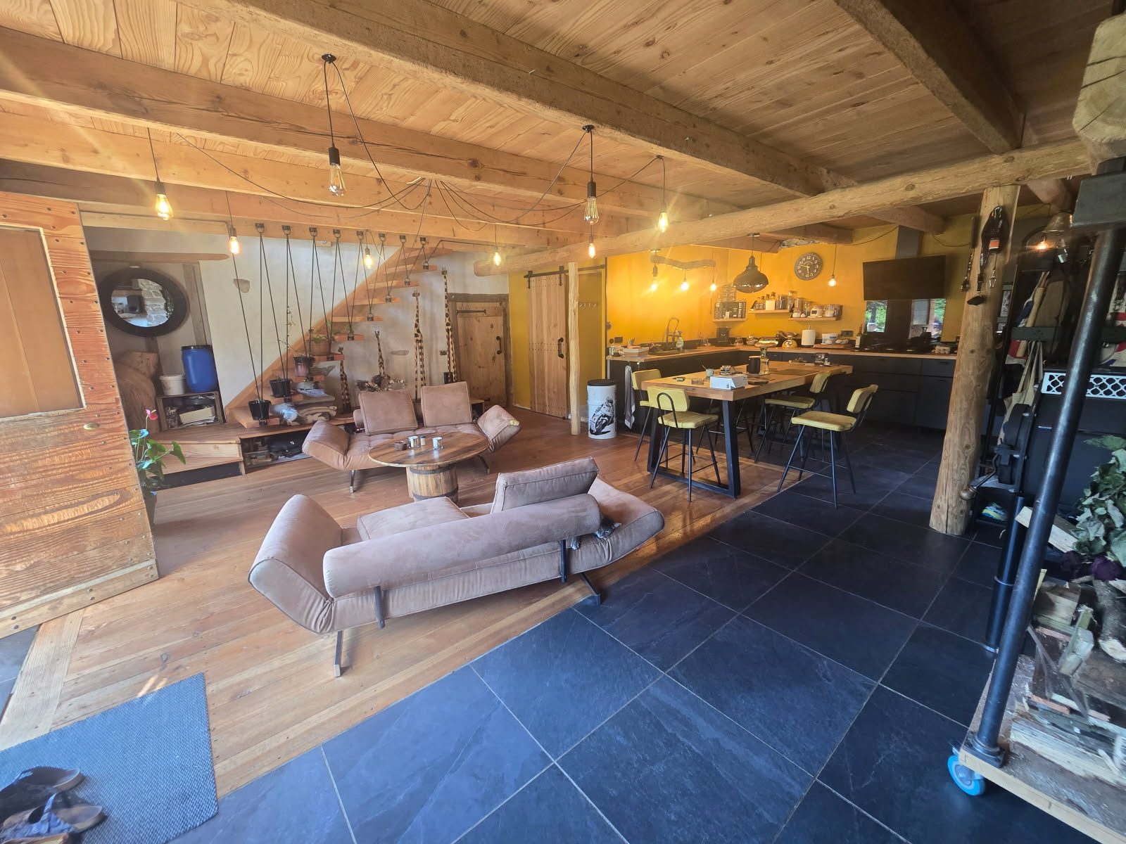 Maison - 3 pièces - 136 m² - Dore-l'Église (63220)