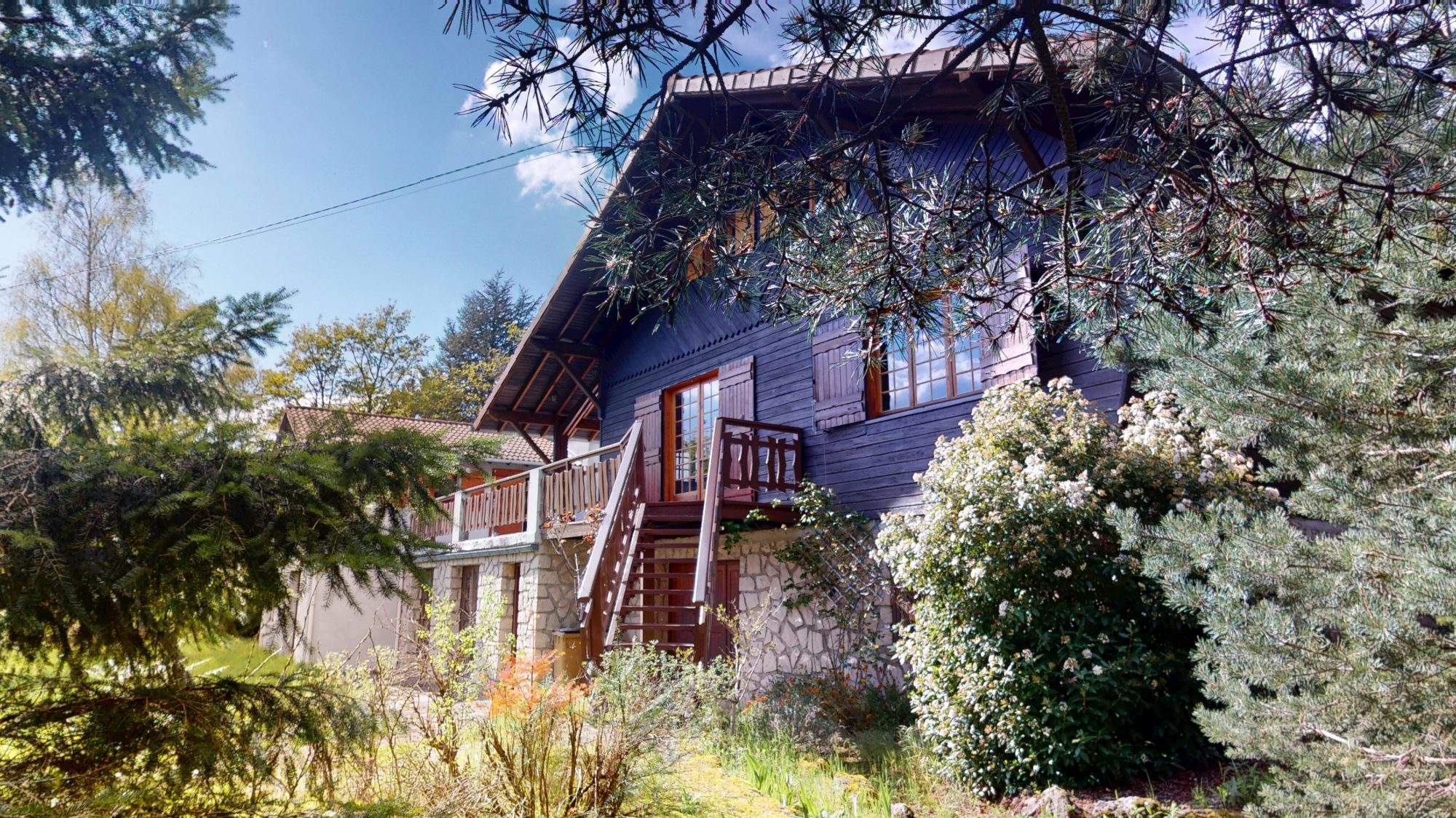 CHALET ET DEPENDANCES Saint-Pal-de-Chalencon 43500