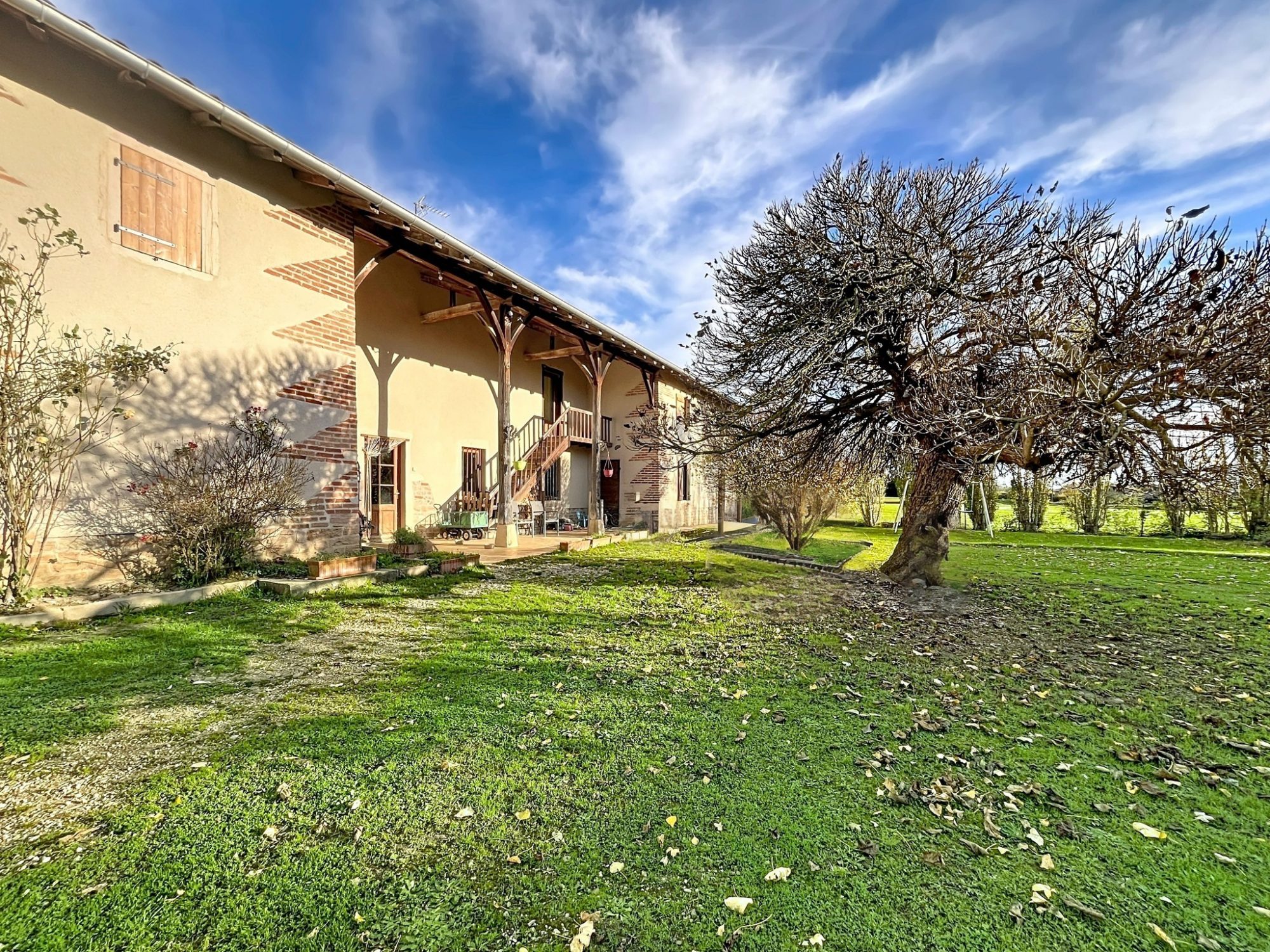 Propriété 250 m² avec dépendances - terrain 7 000 m²