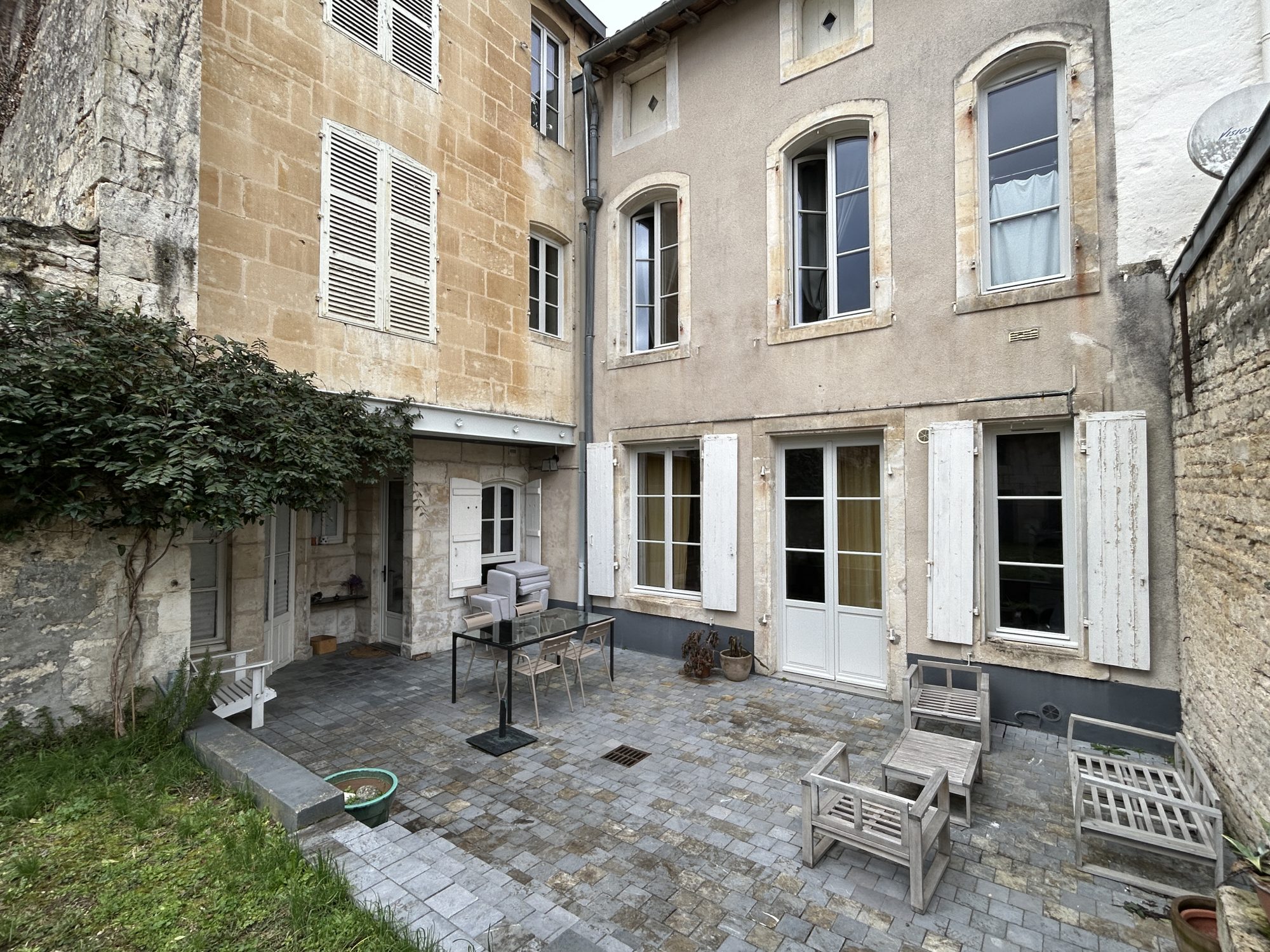 Maison - 10 pièces - 270 m² - Niort (79000)