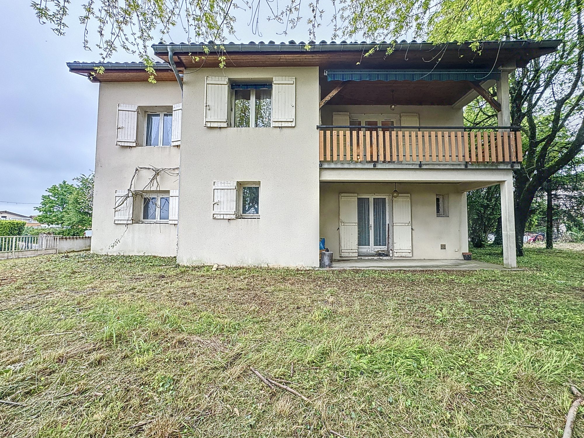 MAISON DE 140 M² AVEC PLUS DE 2300 M² DE TERRAIN Pont-de-Veyle 01290