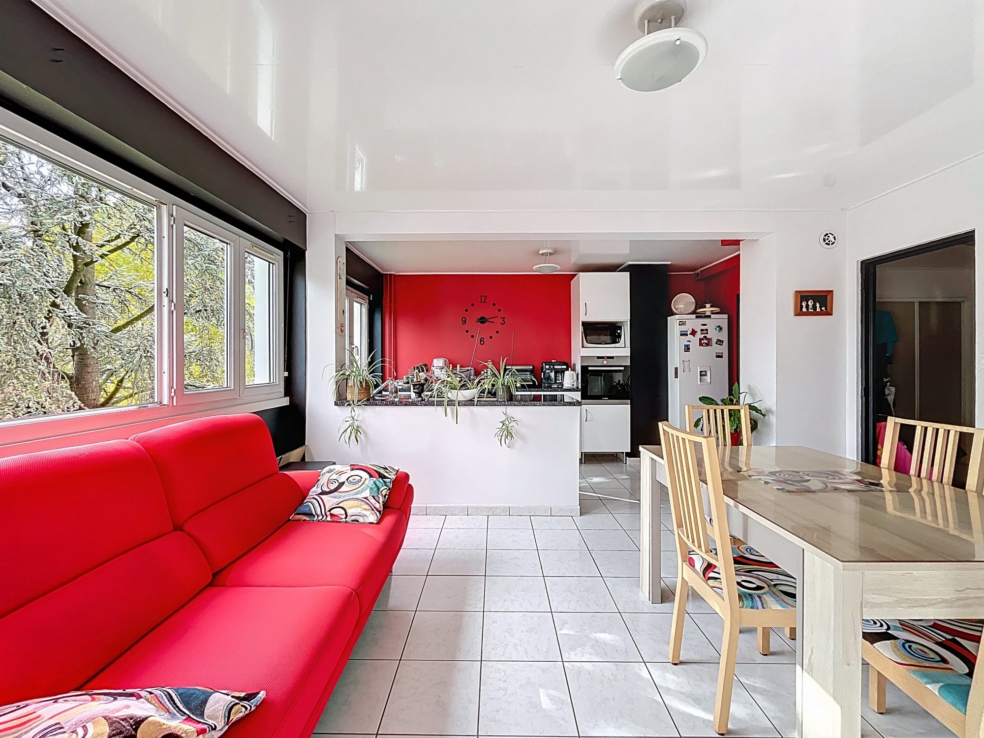 Très bel appartement lumineux au calme avec 3 chambres, cave et place de stationnement Décines-Charpieu 69150