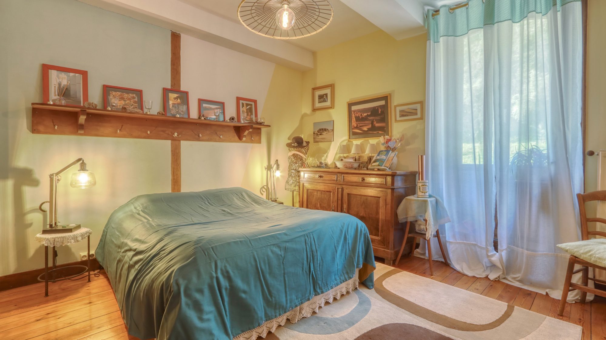 Propriété de 205 m² habitable + appartement T2 indépendant  + 721 m² conctructible + parc arboré Crémieu 38460