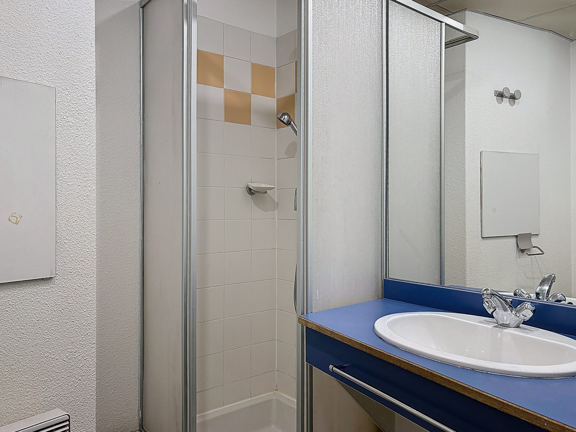 SOUS OFFRE - studio libre de bail à vendre métro Garibaldi (ligne D) Lyon 69003