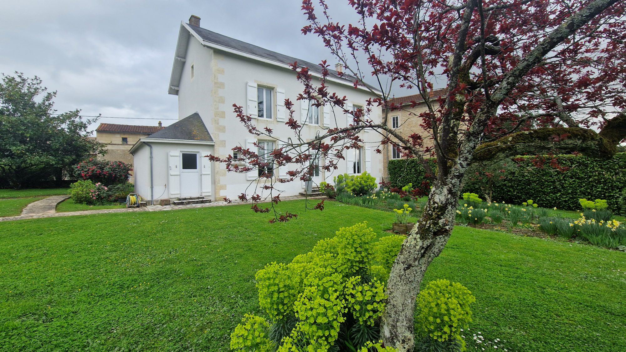 Maison - 8 pièces - 183 m² - La Crèche (79260)