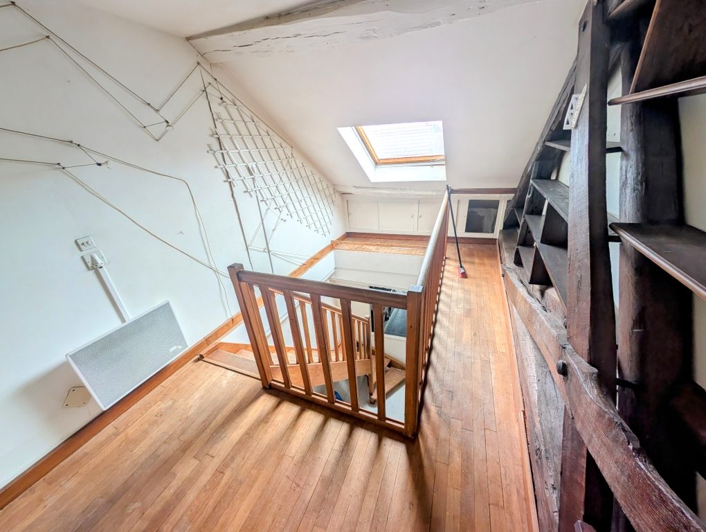 COTE D'OR (21) - DIJON CENTRE - Appartement duplex de 118.14 m² au sol Dijon 21000