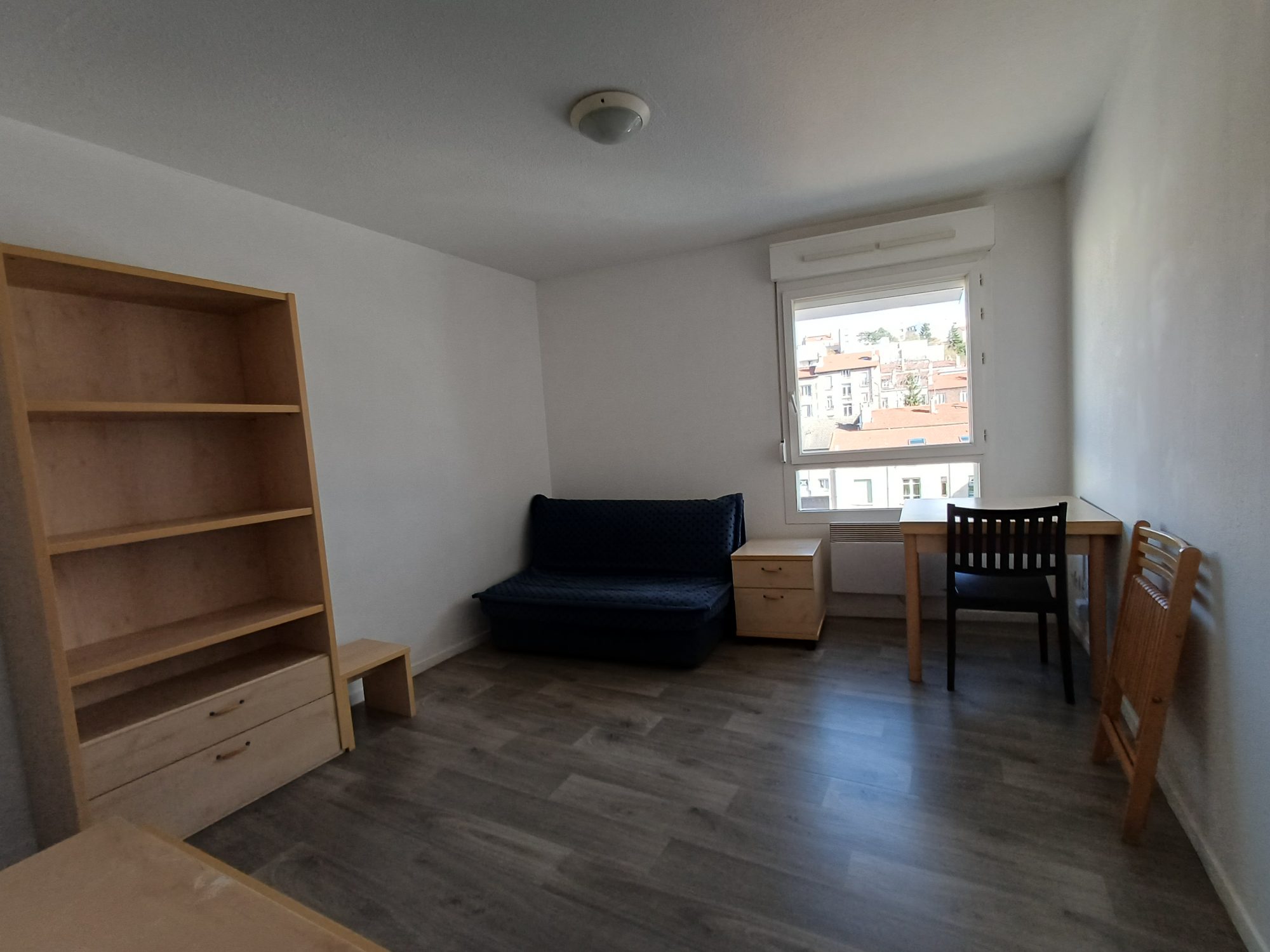 Chambre d'étudiant  dans résidence