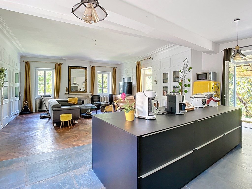 RARE À 10 Min A6 - 69460 SAINT-ÉTIENNE-DES-OULLIÈRES ! Propriété XIXème - 167 M2 sur ss-sol complet - 4 CH  - Terrain de 1230 M2 Arnas 69400