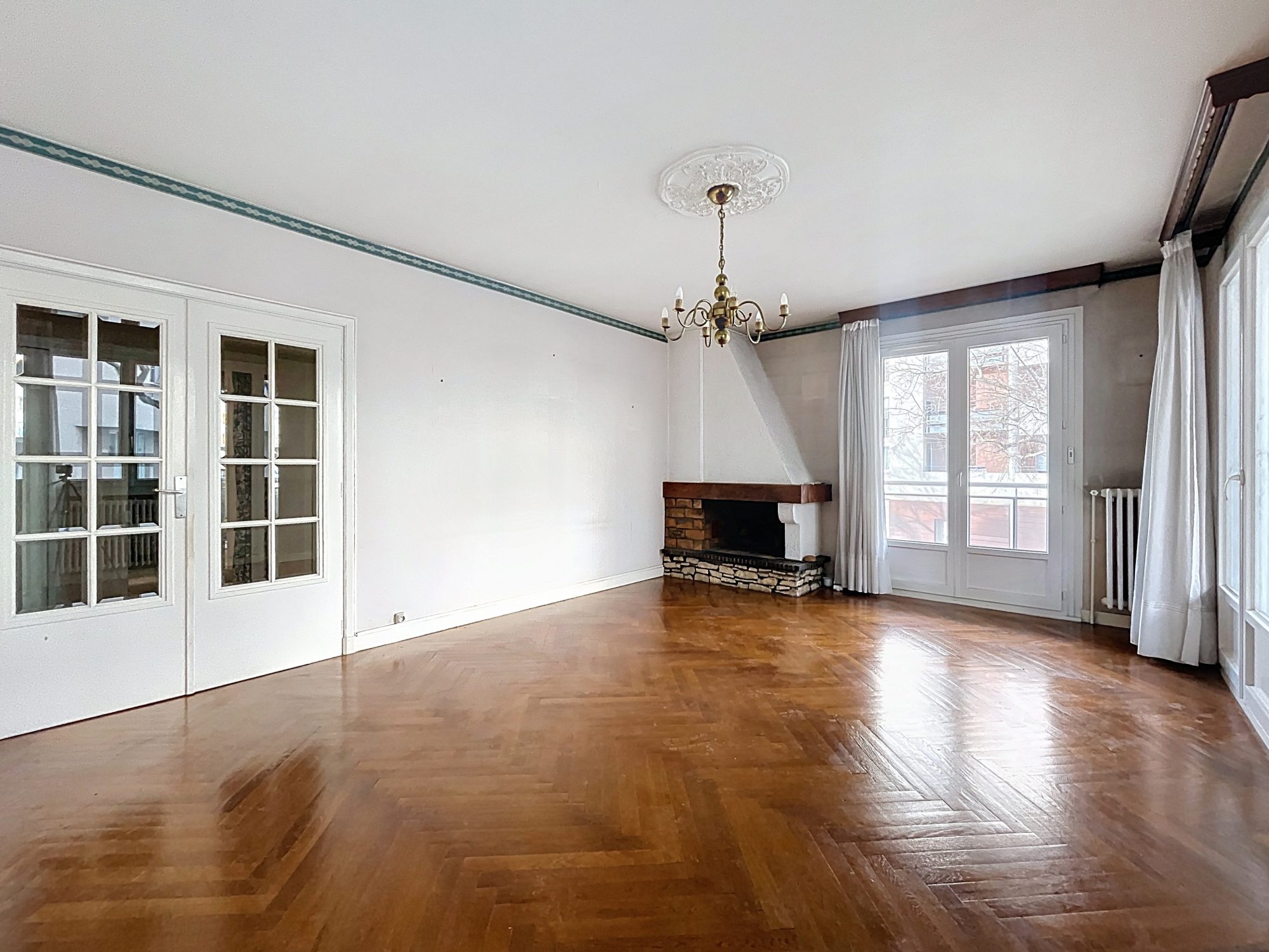 RUE CLAUDE VEYRON - PROCHE PARC BLANDAN