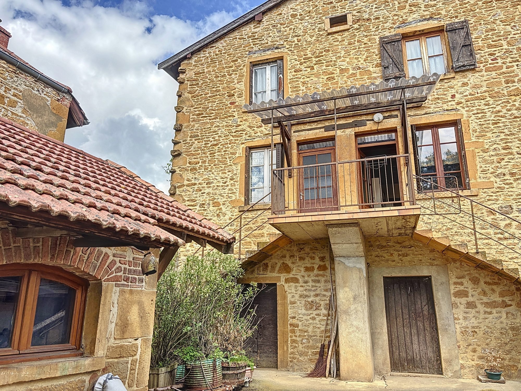 Maison 140m² en pierres dorées à réhabiliter Bagnols 69620