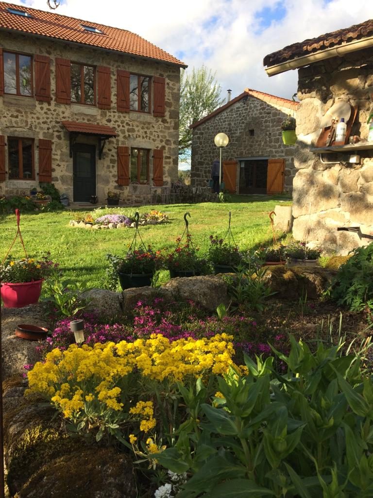 Bien d’exception loué en gîtes avec piscine intérieure Montregard 43290