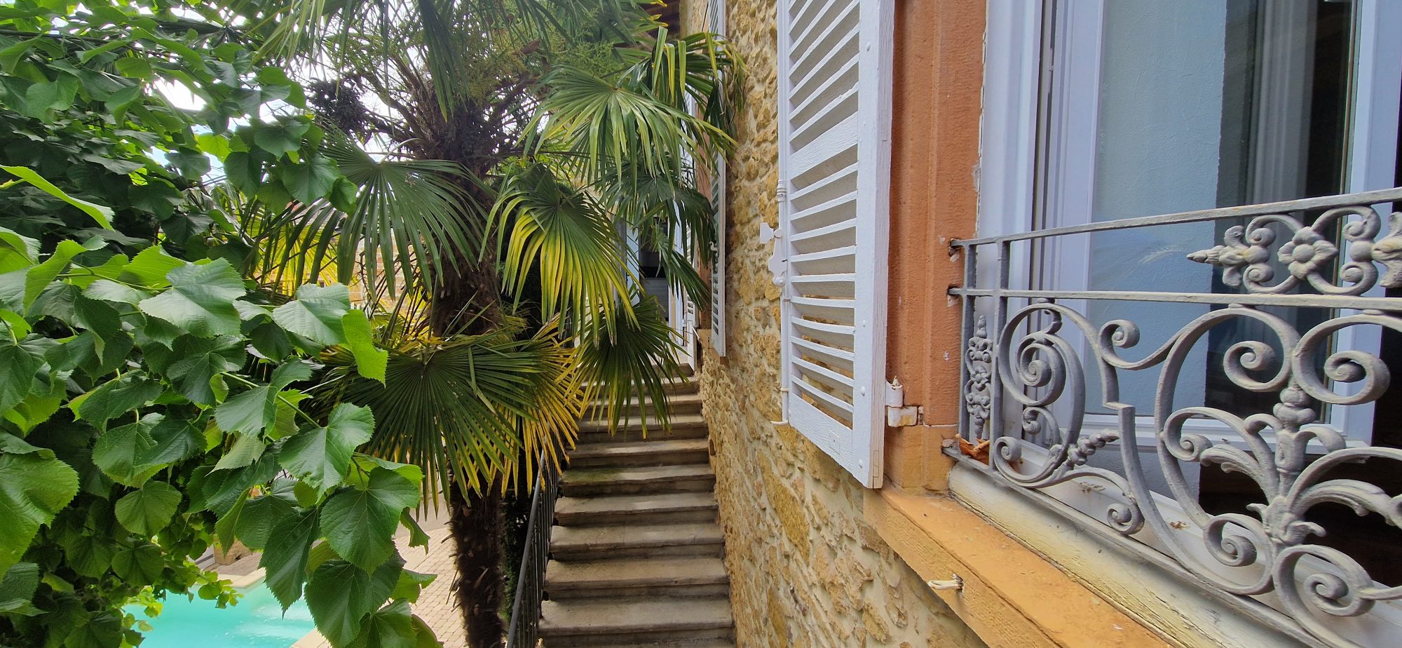 MAISON DE VILLAGE - 212 M² - 7 CHAMBRES