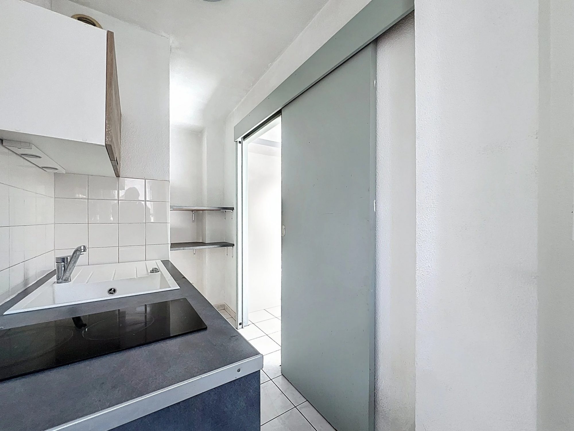 FRONTIGNAN : Appartement T2 39.98 m² Loi Carrez. Balcon. Ascenseur Frontignan 34110