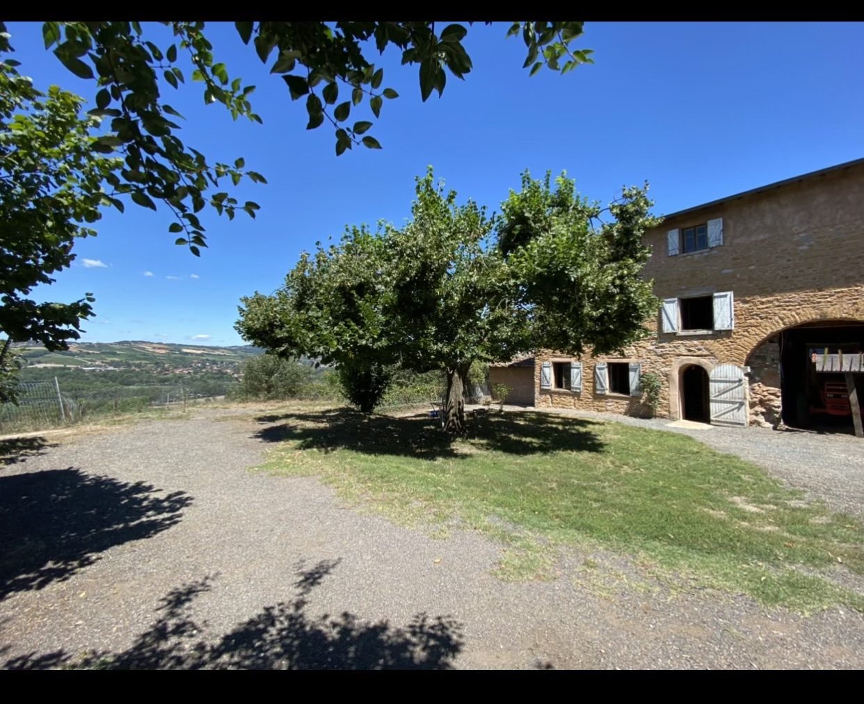 Corps de ferme avec vue imprenable sur 8 000m² de terrain