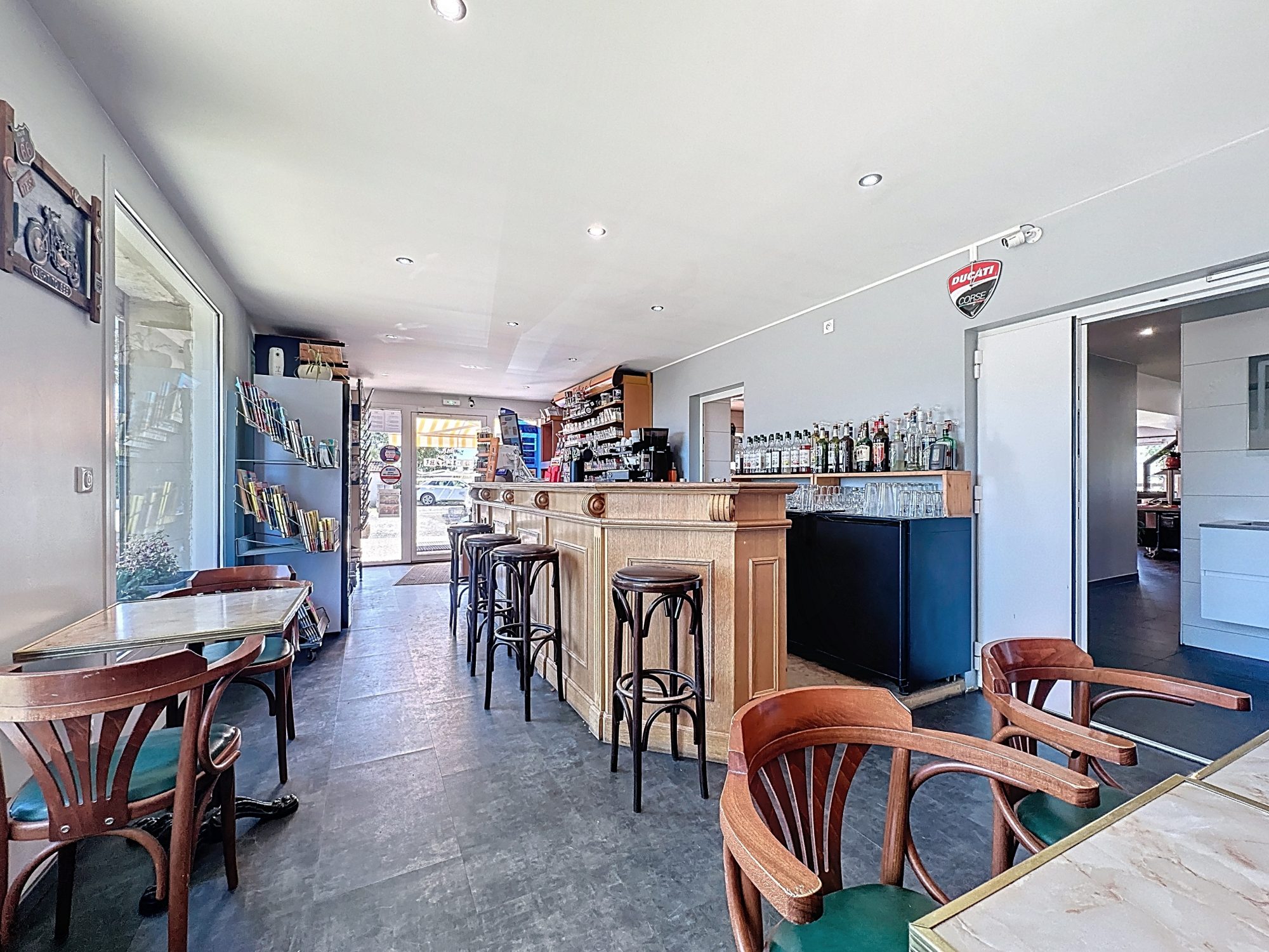 MURS ET FONDS DE COMMERCE BAR / TABAC / LOTO / FDJ / RESTAURANT AVEC LOGEMENT – SECTEUR LE PUY-EN-VELAY Le Puy-en-Velay 43000