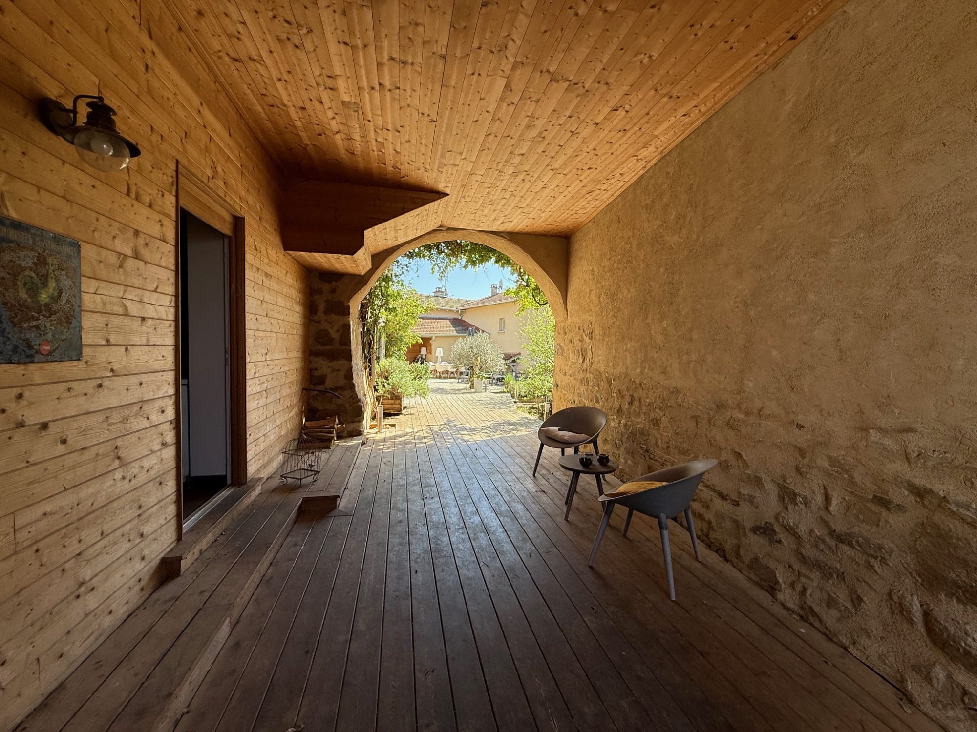 Grande propriété familiale avec deux maisons sur 935 m² de terrain arboré – Calme et potentiel locatif Chambost-Longessaigne 69770