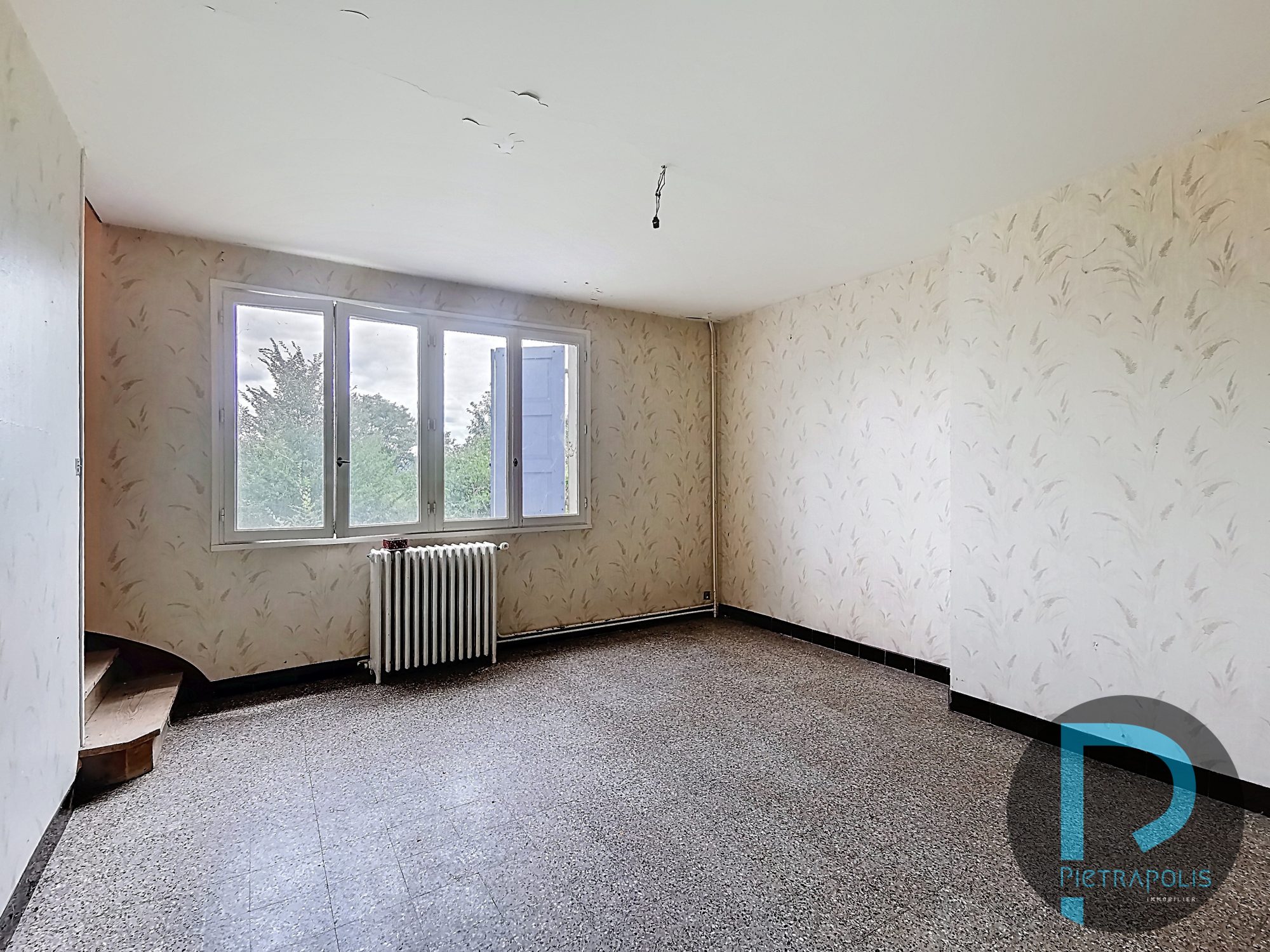 PROPRIETE avec  8 logements à rénover Bergesserin 71250