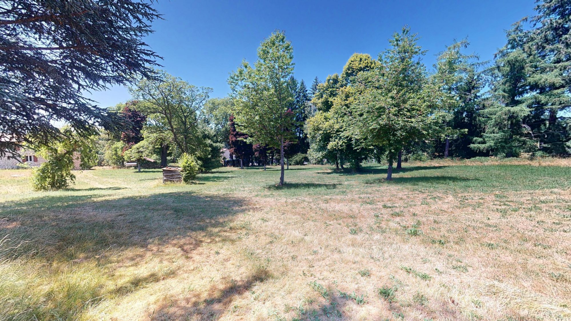 Ferme à rénover sur 1 hectares 5 de terrain constructible Usson-en-Forez 42550