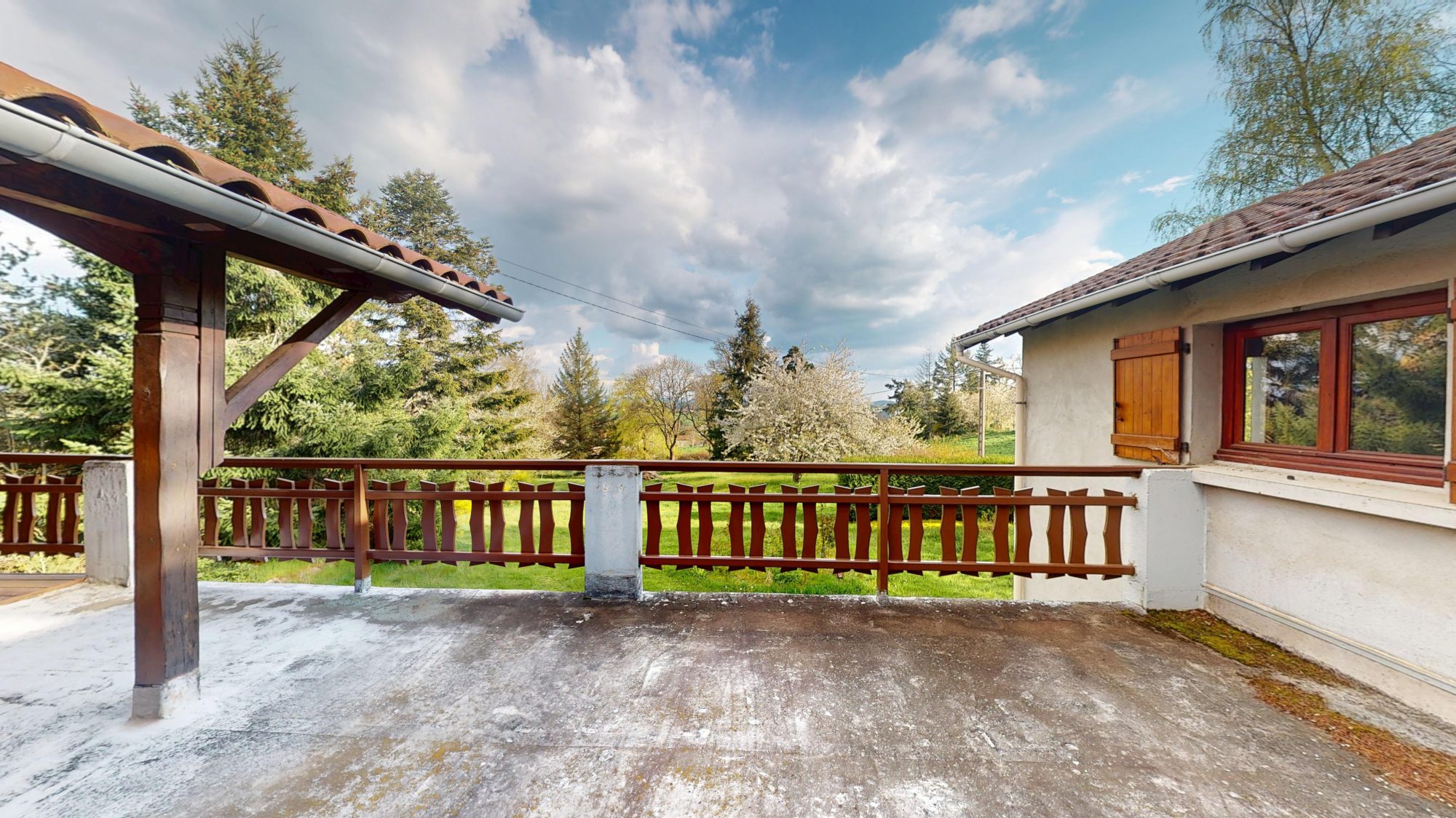 CHALET ET DEPENDANCES Saint-Pal-de-Chalencon 43500