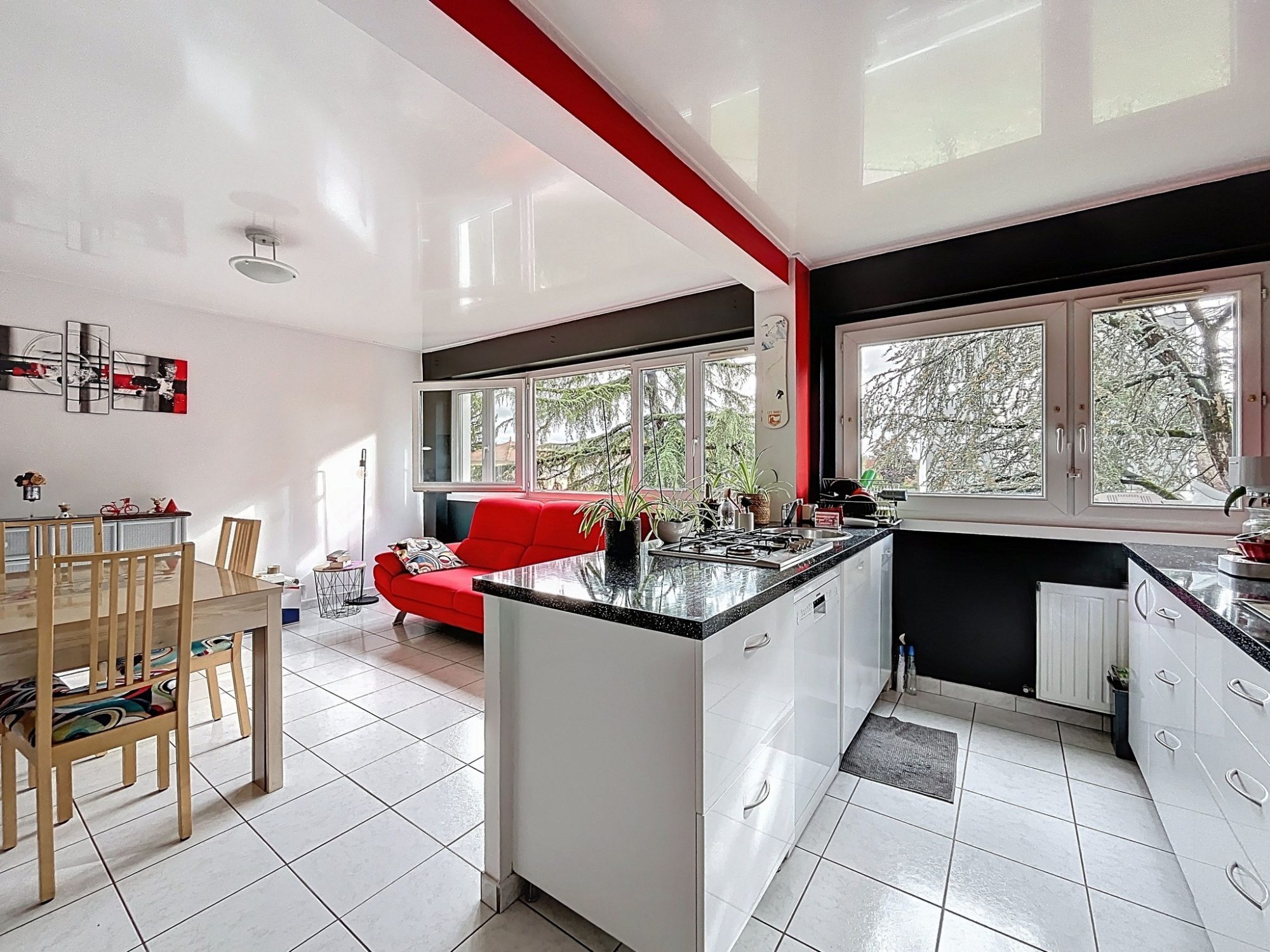 Très bel appartement lumineux au calme avec 3 chambres, cave et place de stationnement Décines-Charpieu 69150