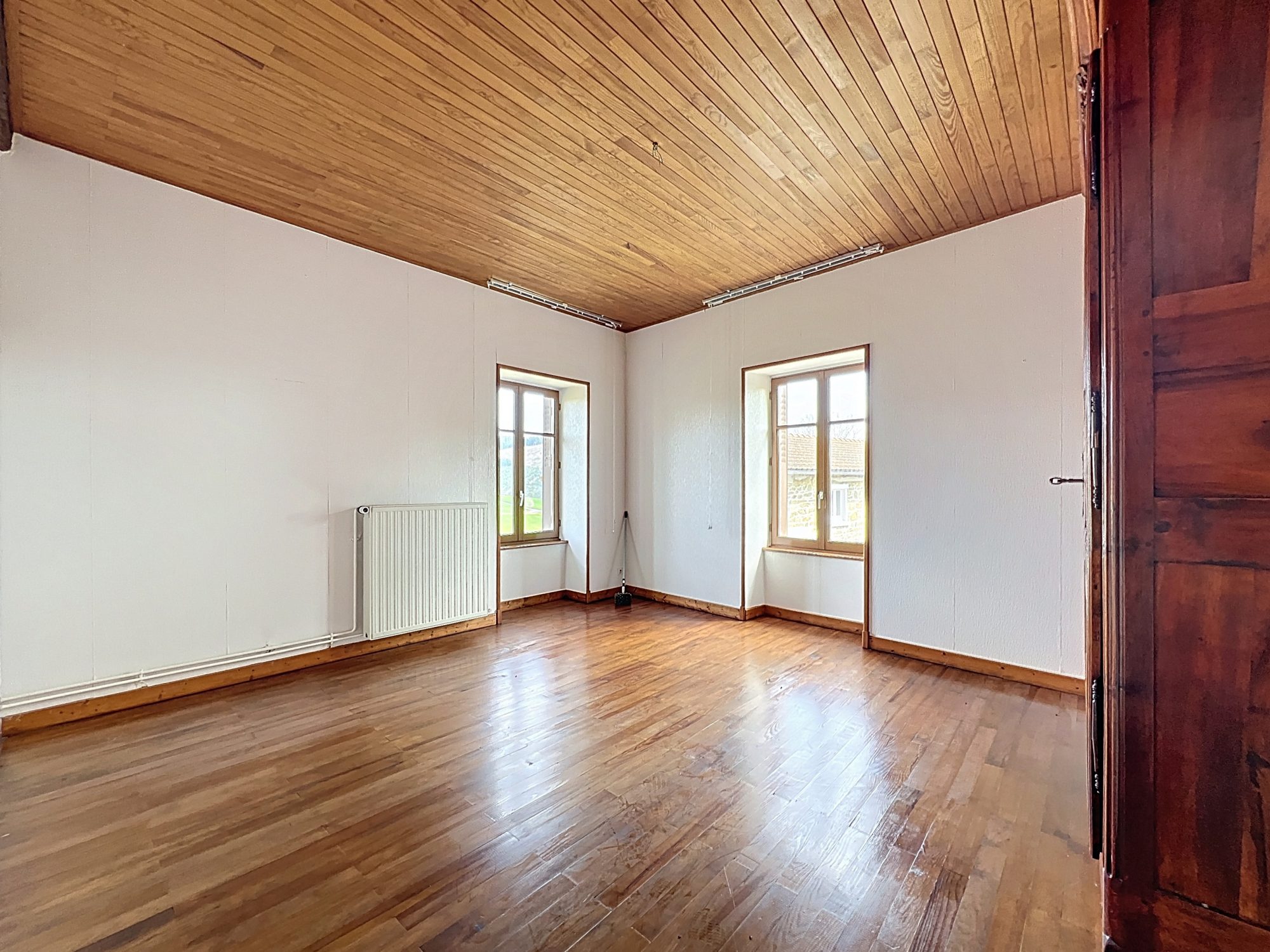 MAISON - 2 CHBRES – JARDIN – DEPENDANCES - SOUS SOL Saint-Vincent-de-Reins 69240